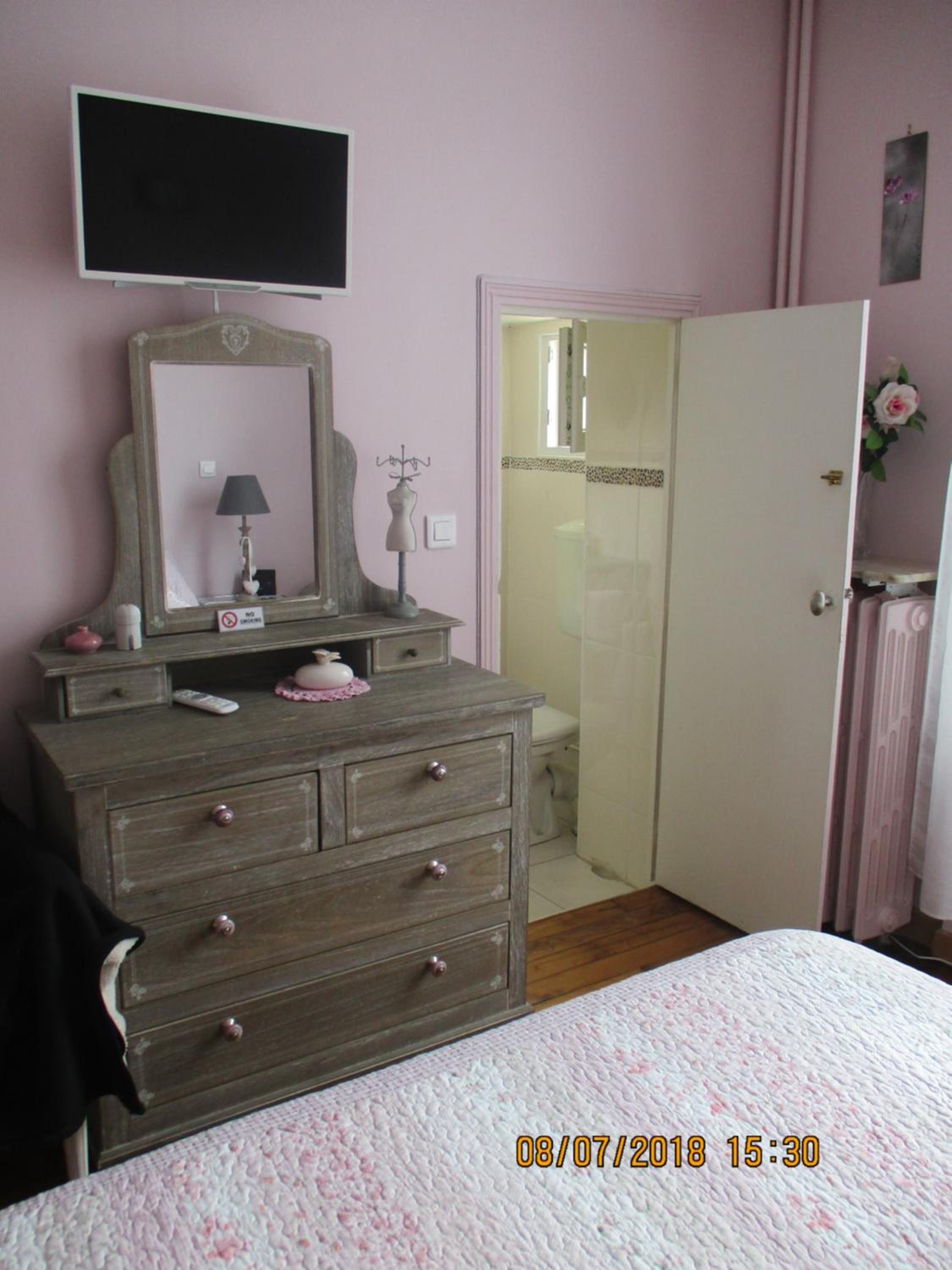 One-Bedroom Apartment (4 Adults) - Photo 12