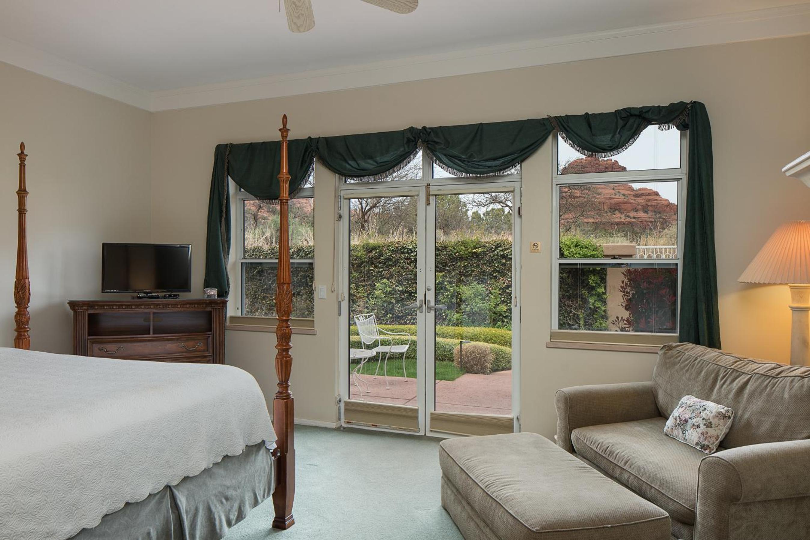 King Room - Claret Cup photo 1