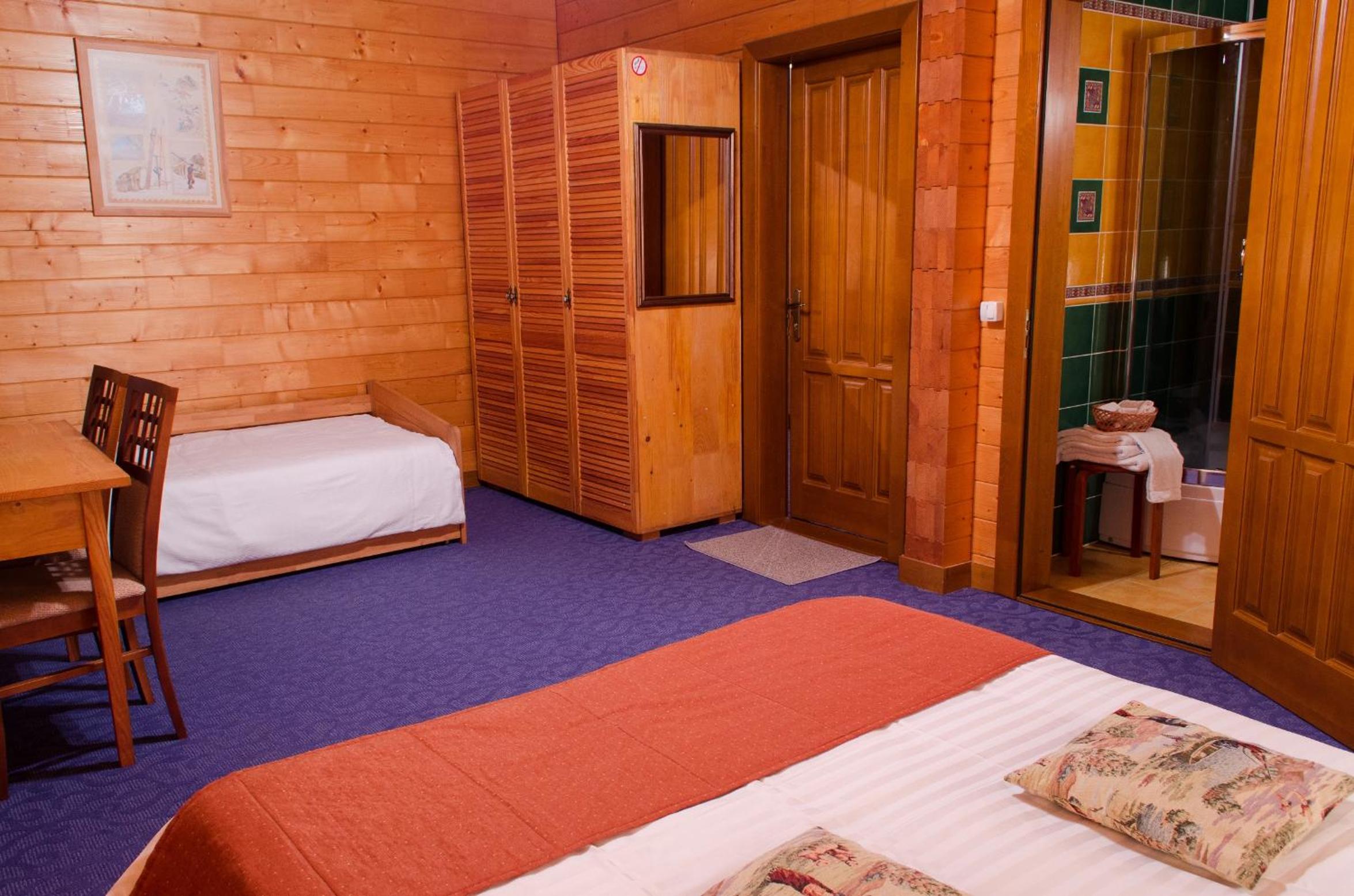 Comfort Triple Room with Shower photo 2