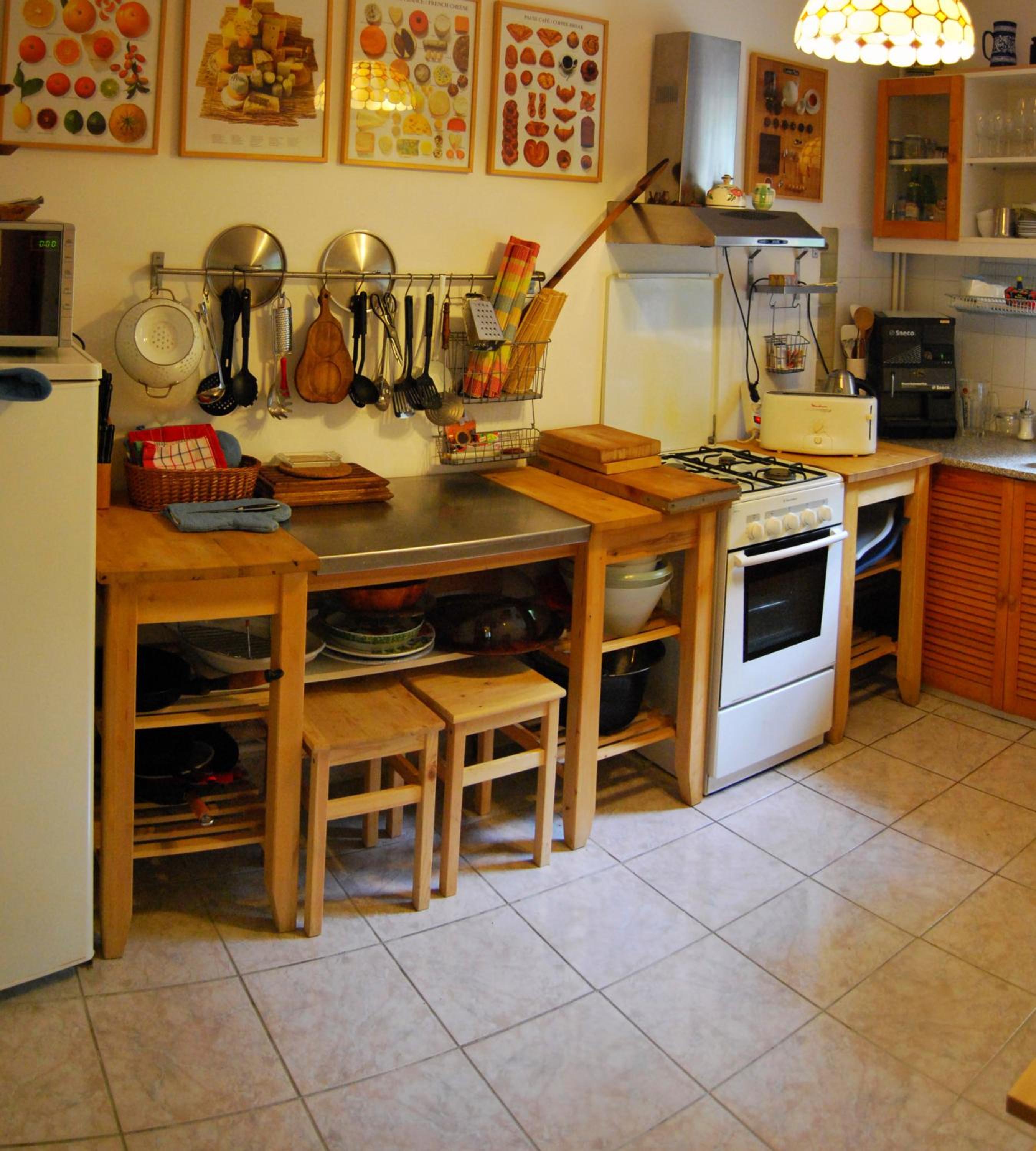 Eight-Bedroom House photo 2