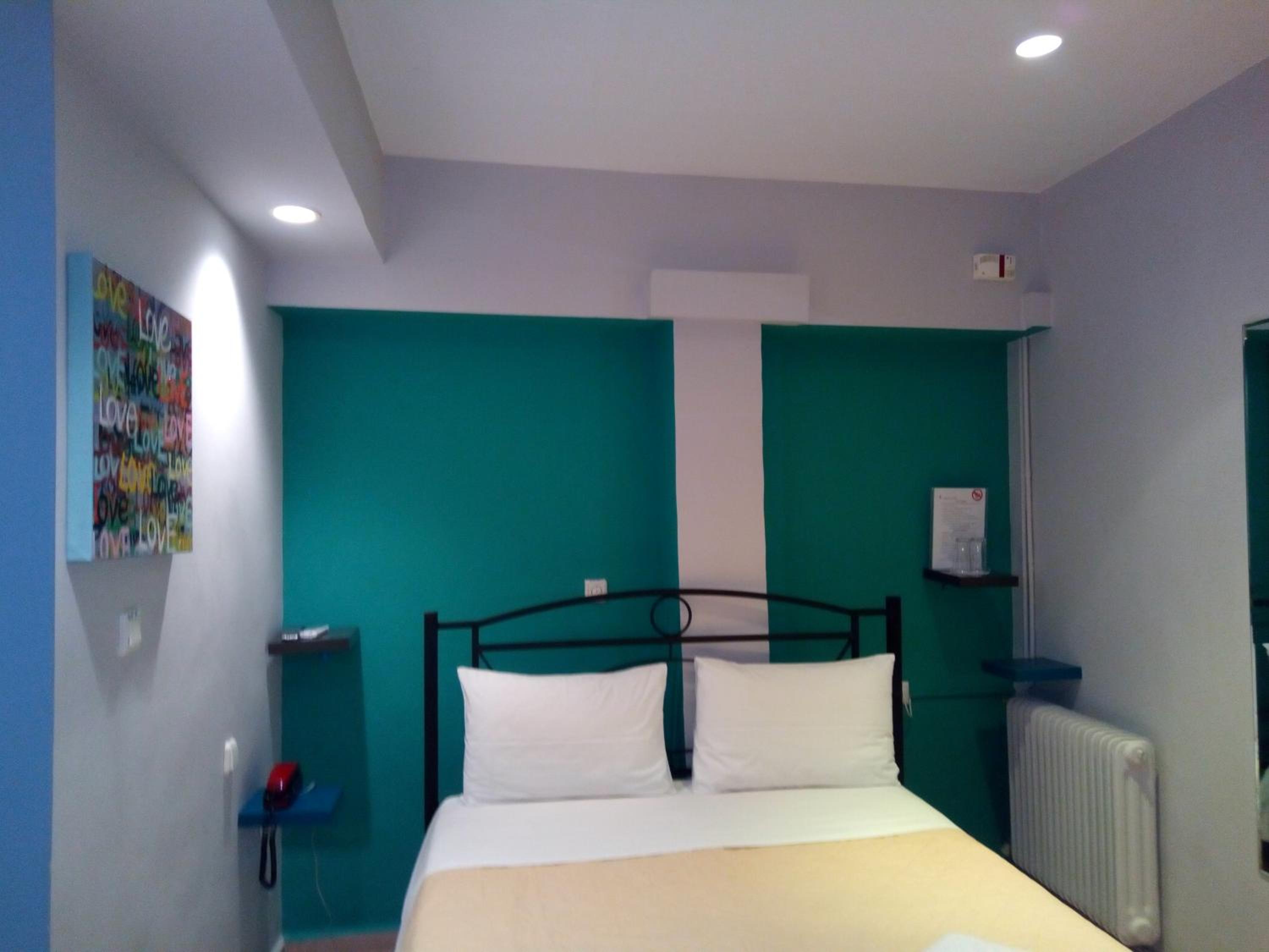 Basement Internal Double Room (no window) photo 3
