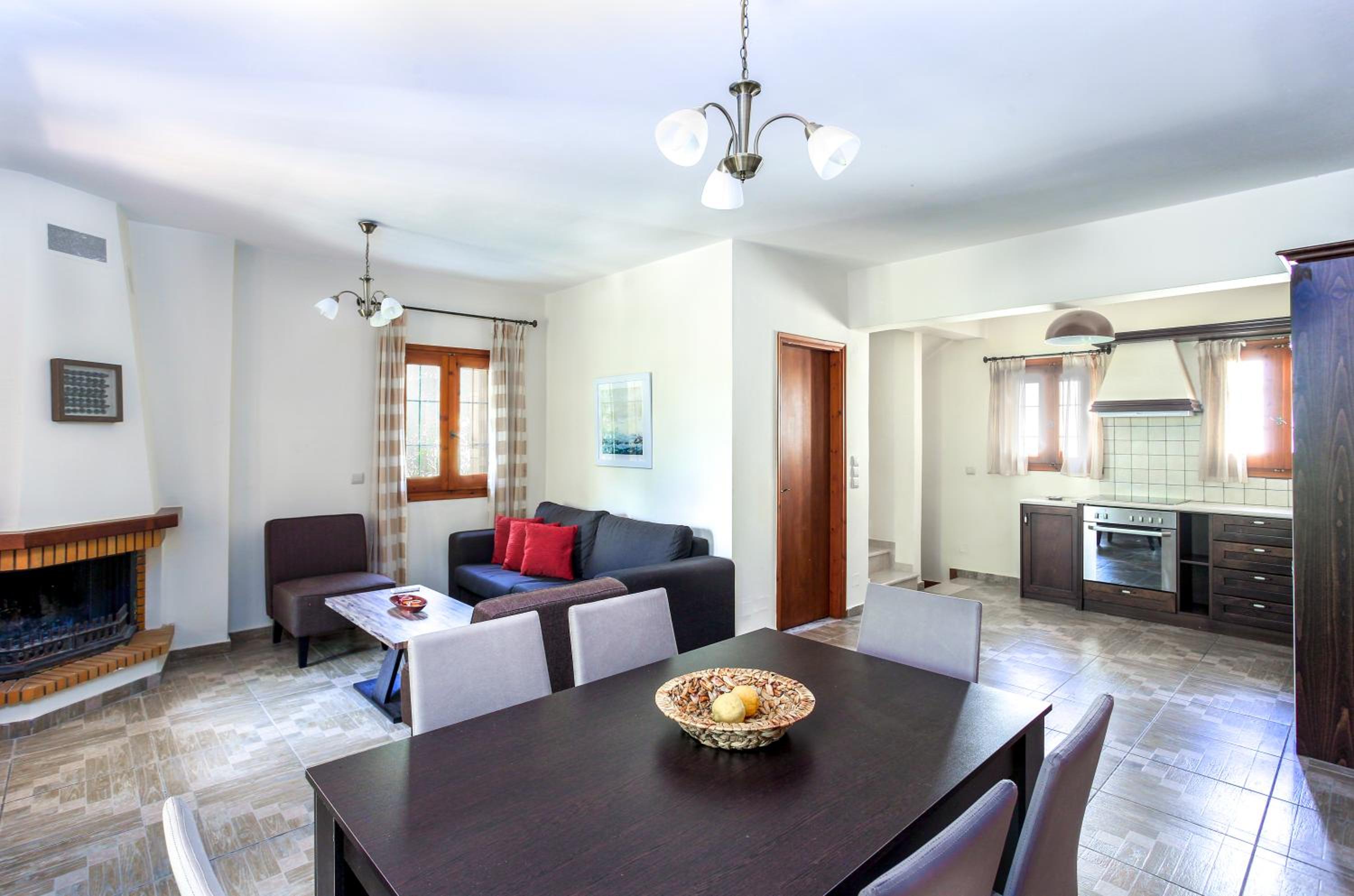 Semi-detached Two-Bedroom Villa with Shared Pool-Split Level
