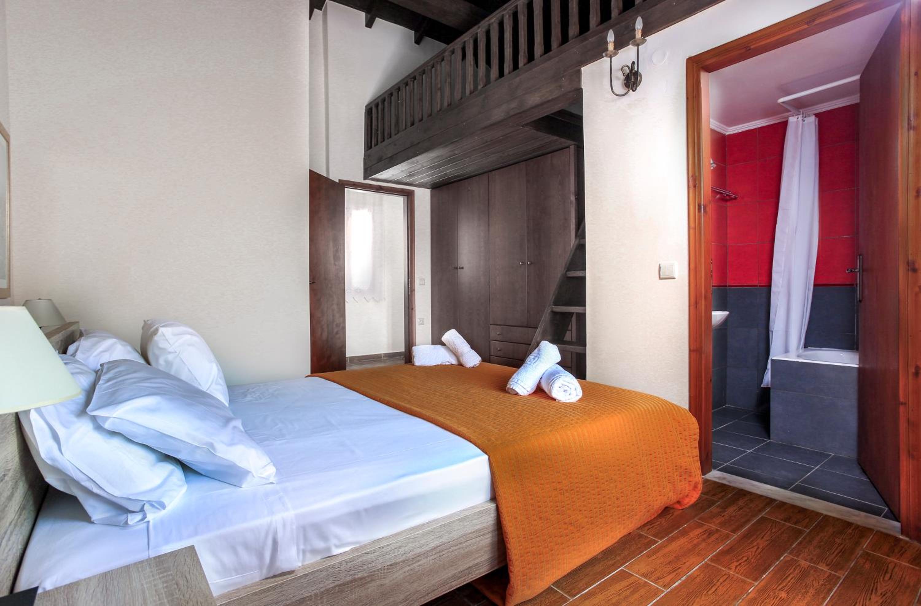 Semi-detached Two-Bedroom  Villa with Shared Pool-Split Level photo 3