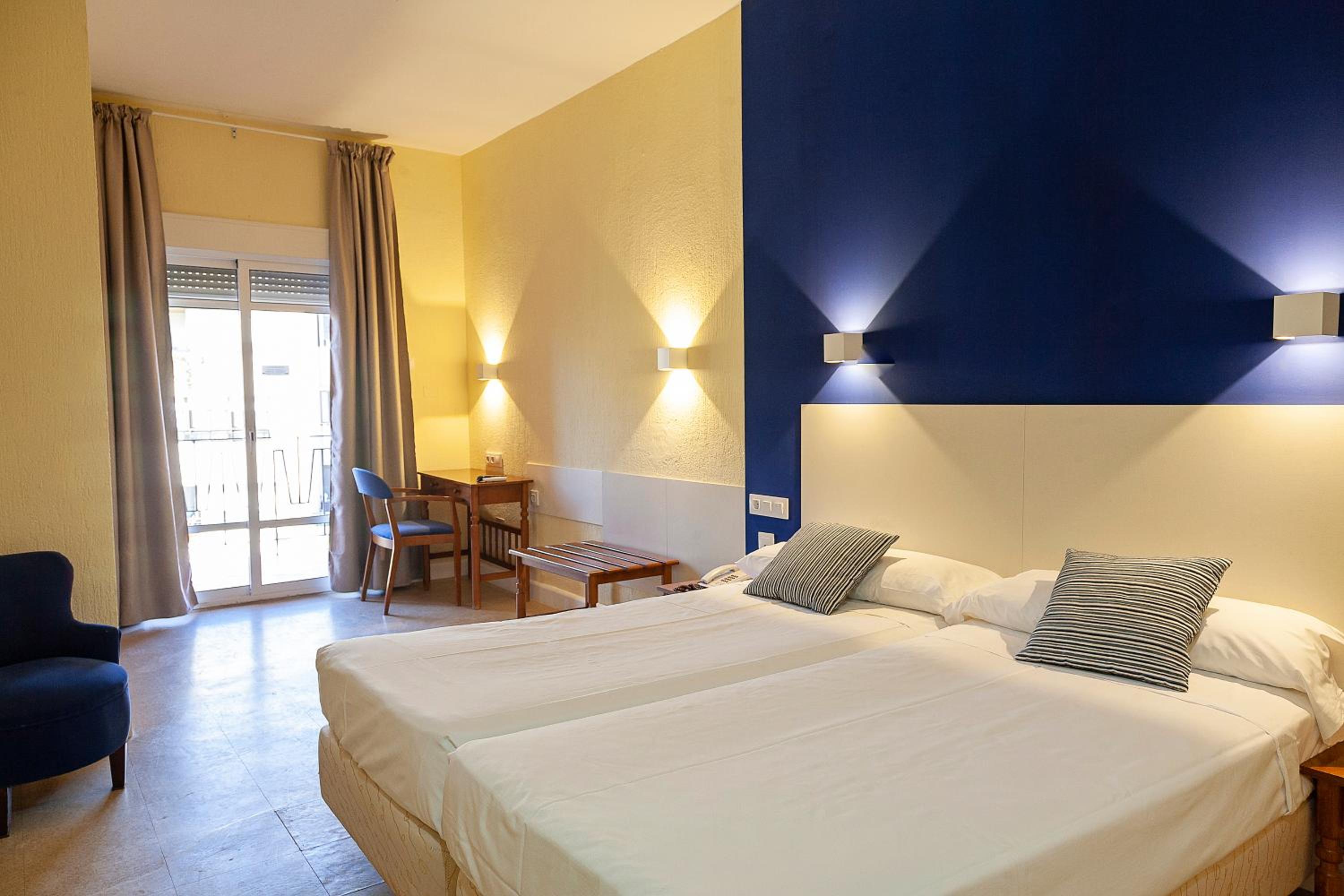 Superior Triple Room photo 2