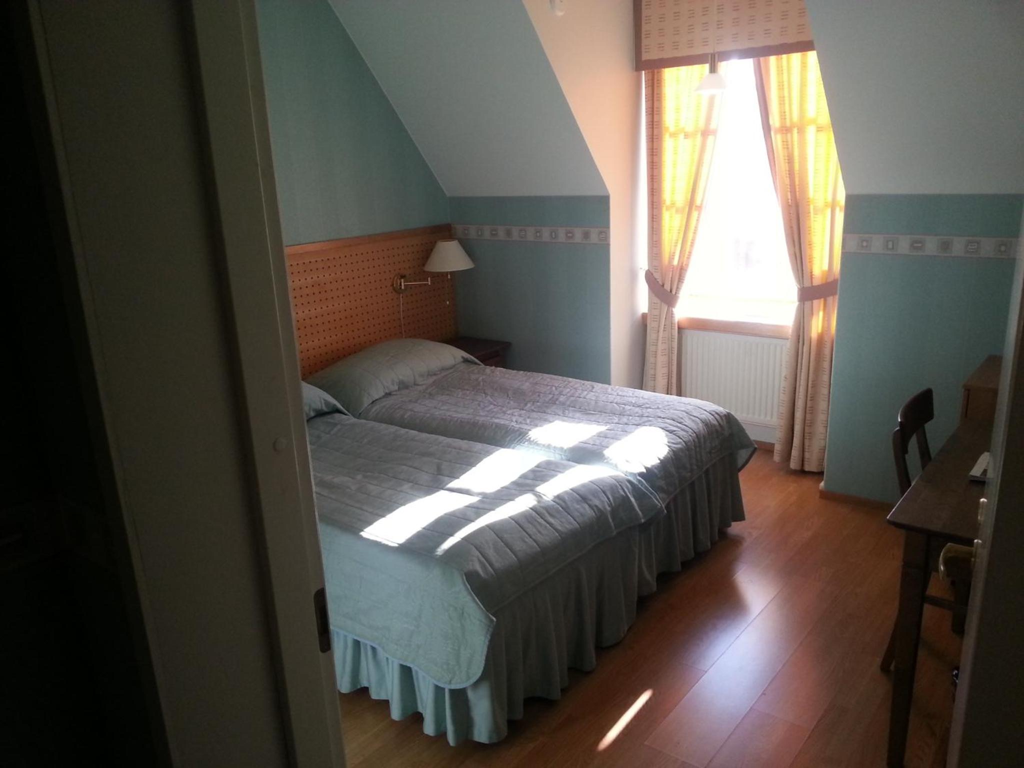 Standard Quadruple Room thumbnail 6