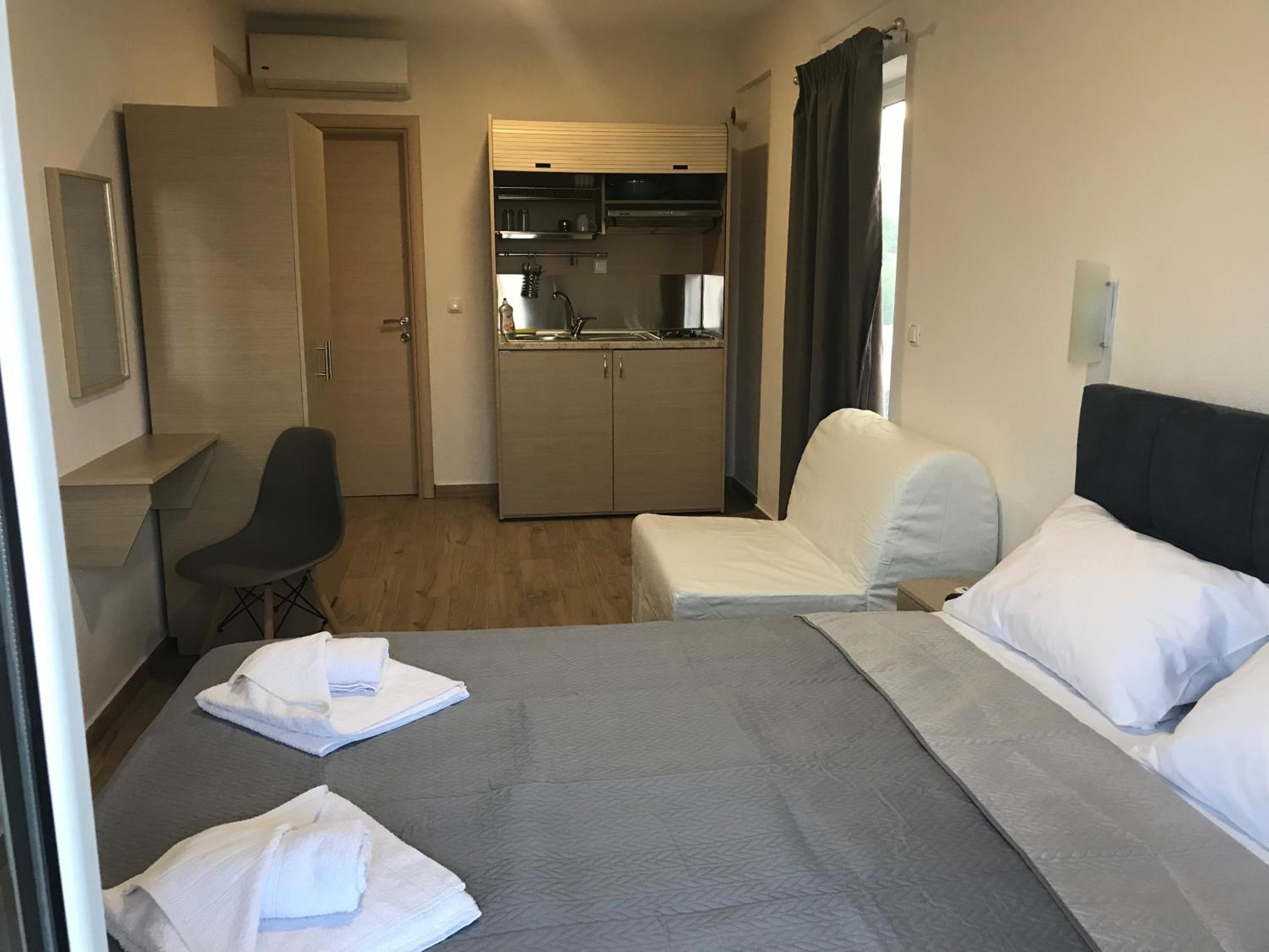Standard Triple Room photo 2