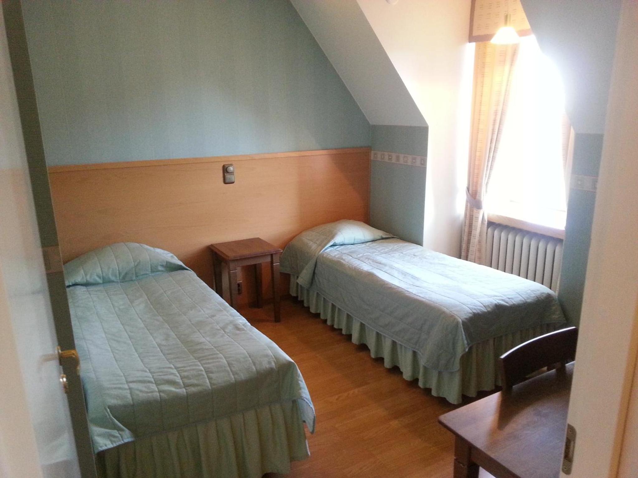 Standard Quadruple Room thumbnail 5