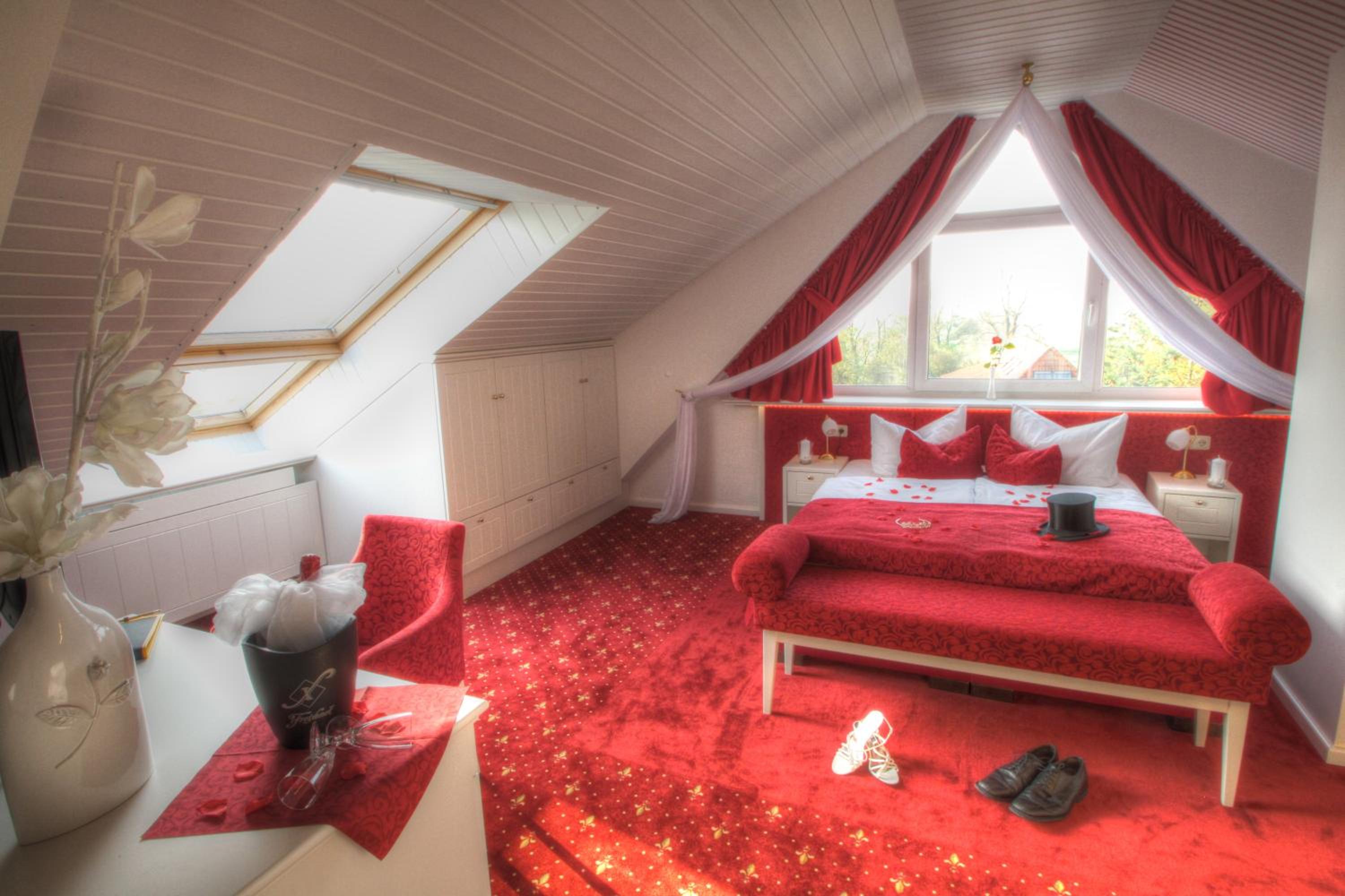 Suite - Photo 1