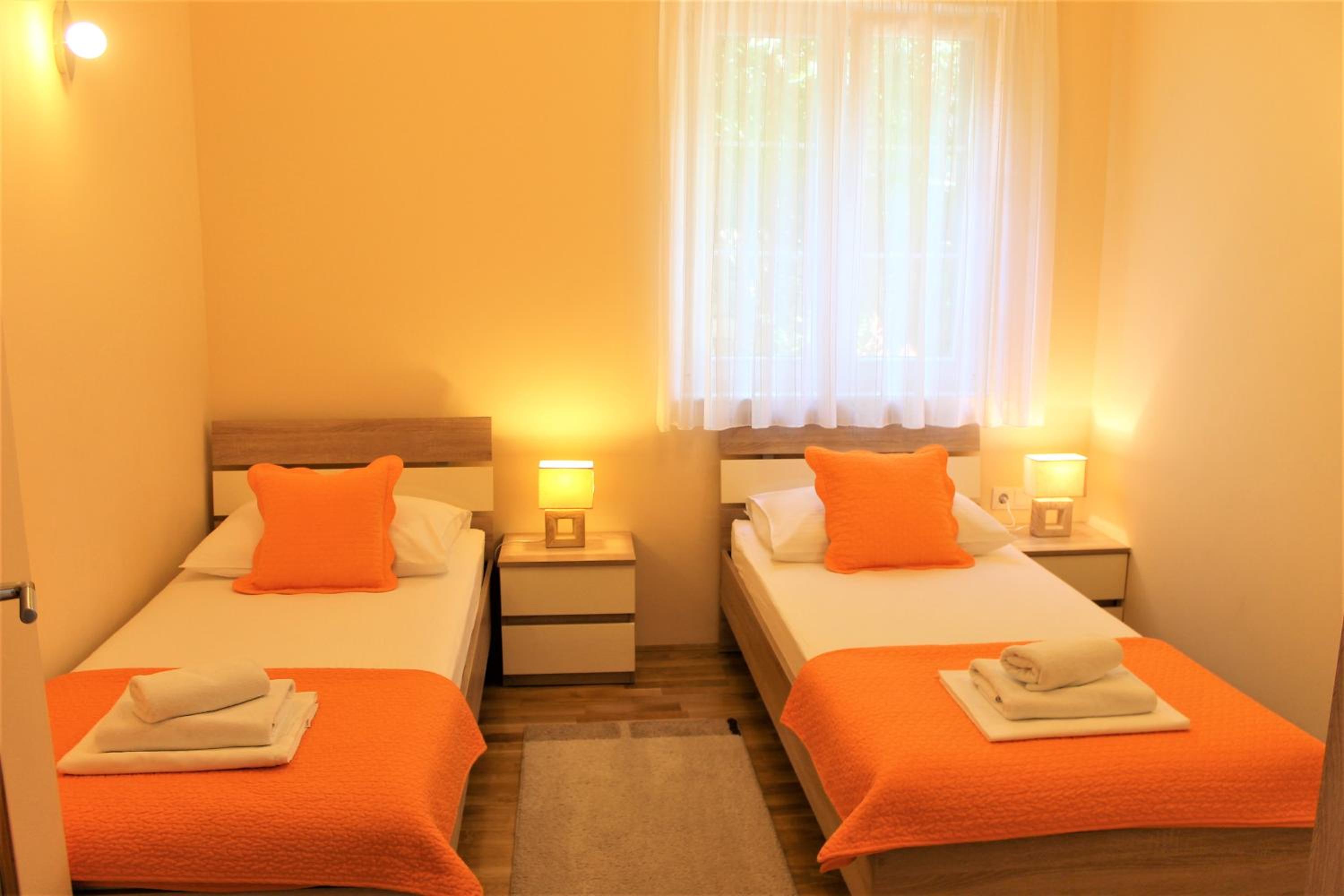 Deluxe Two-Bedroom Apartment - Photo 9