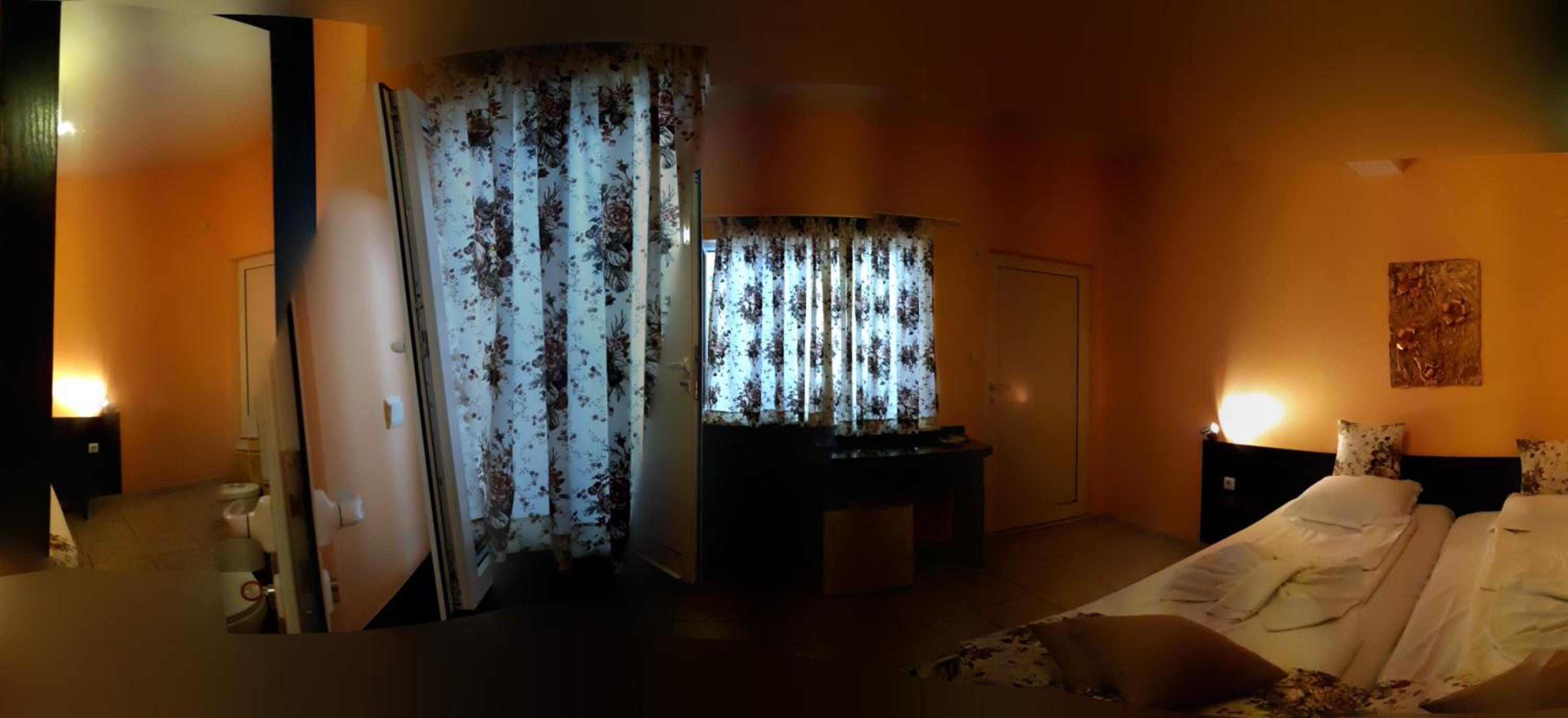 Double Room - Photo 10