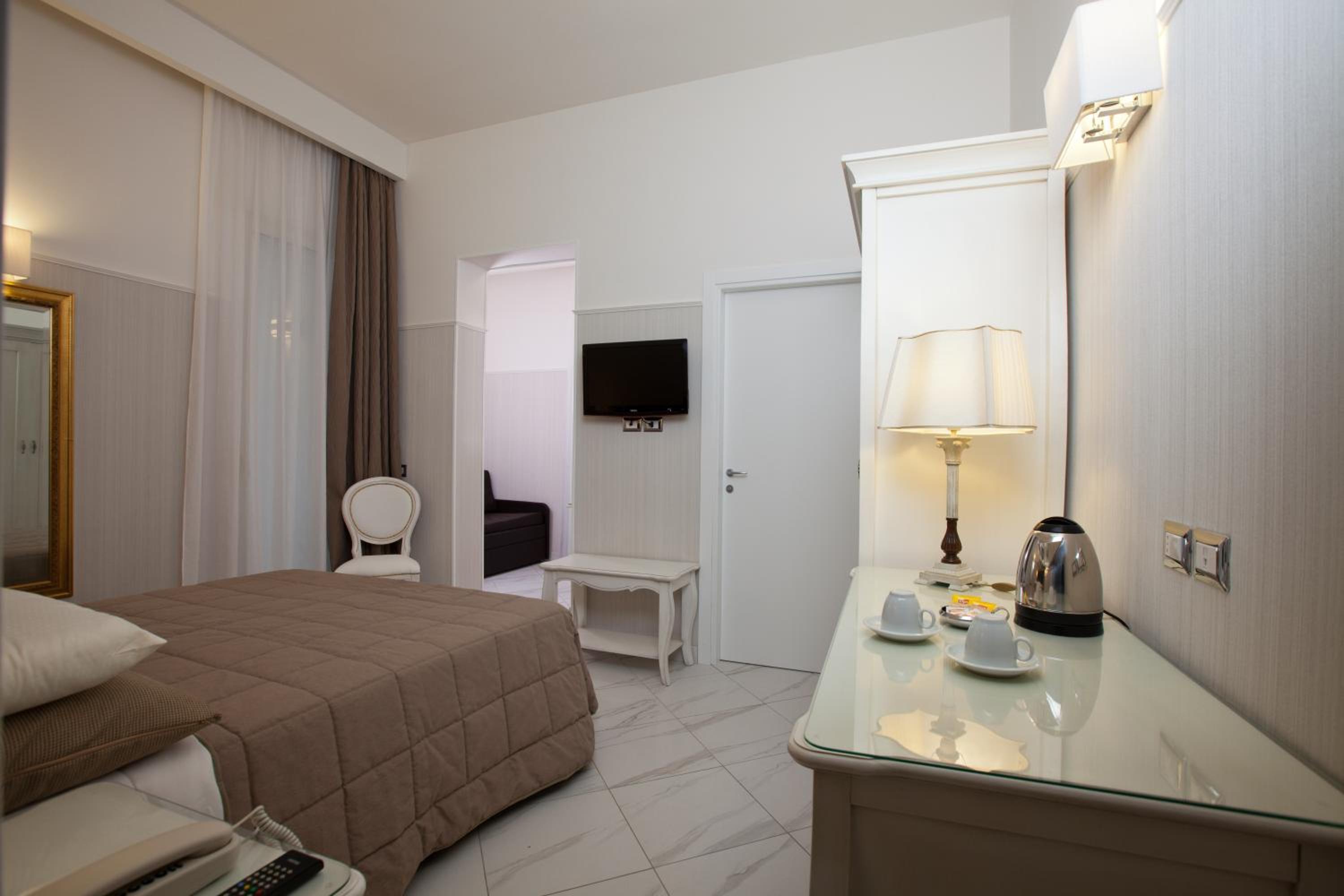 One-Bedroom Apartment - Photo 1
