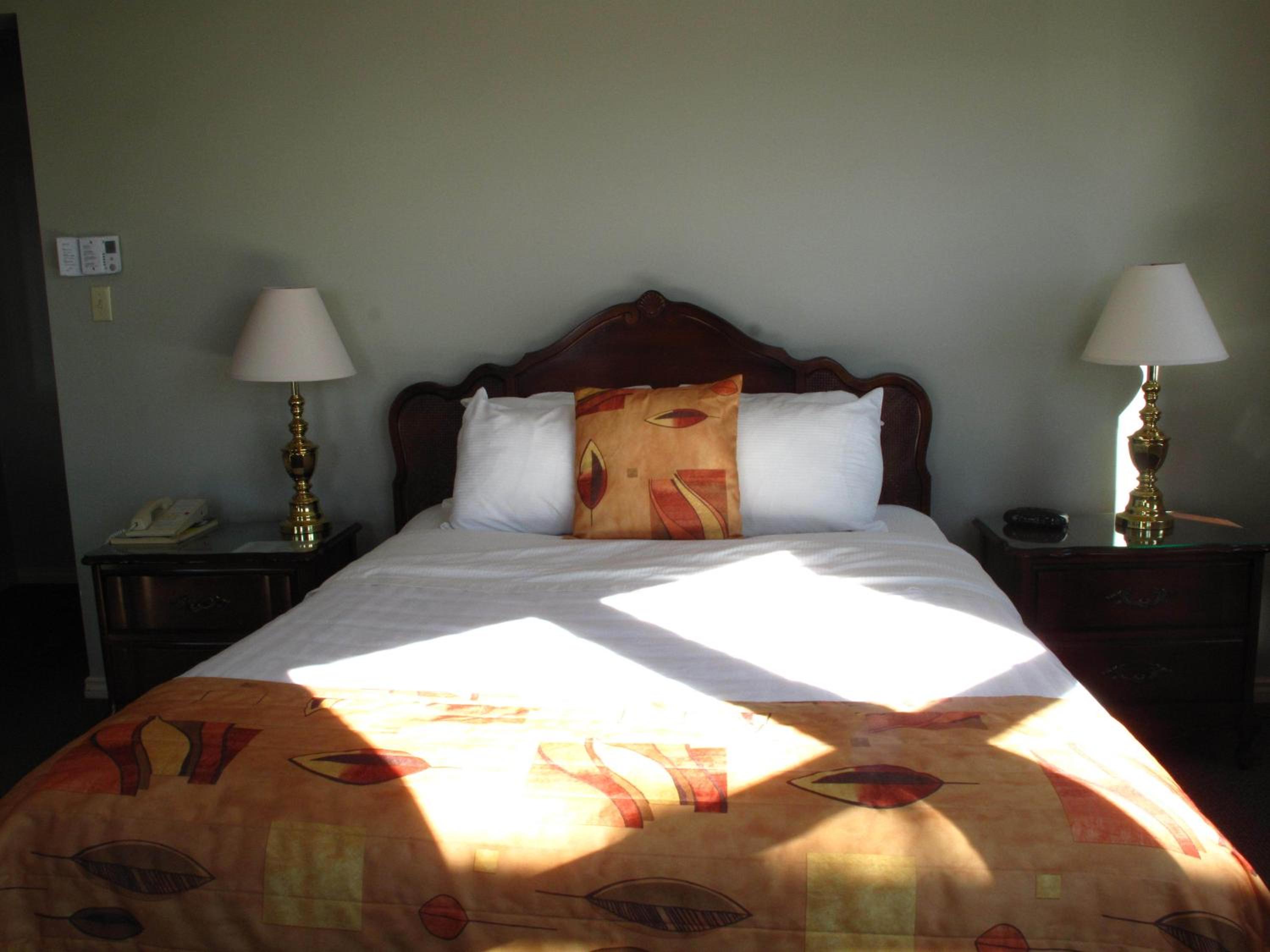 Queen Room with Balcony photo 2