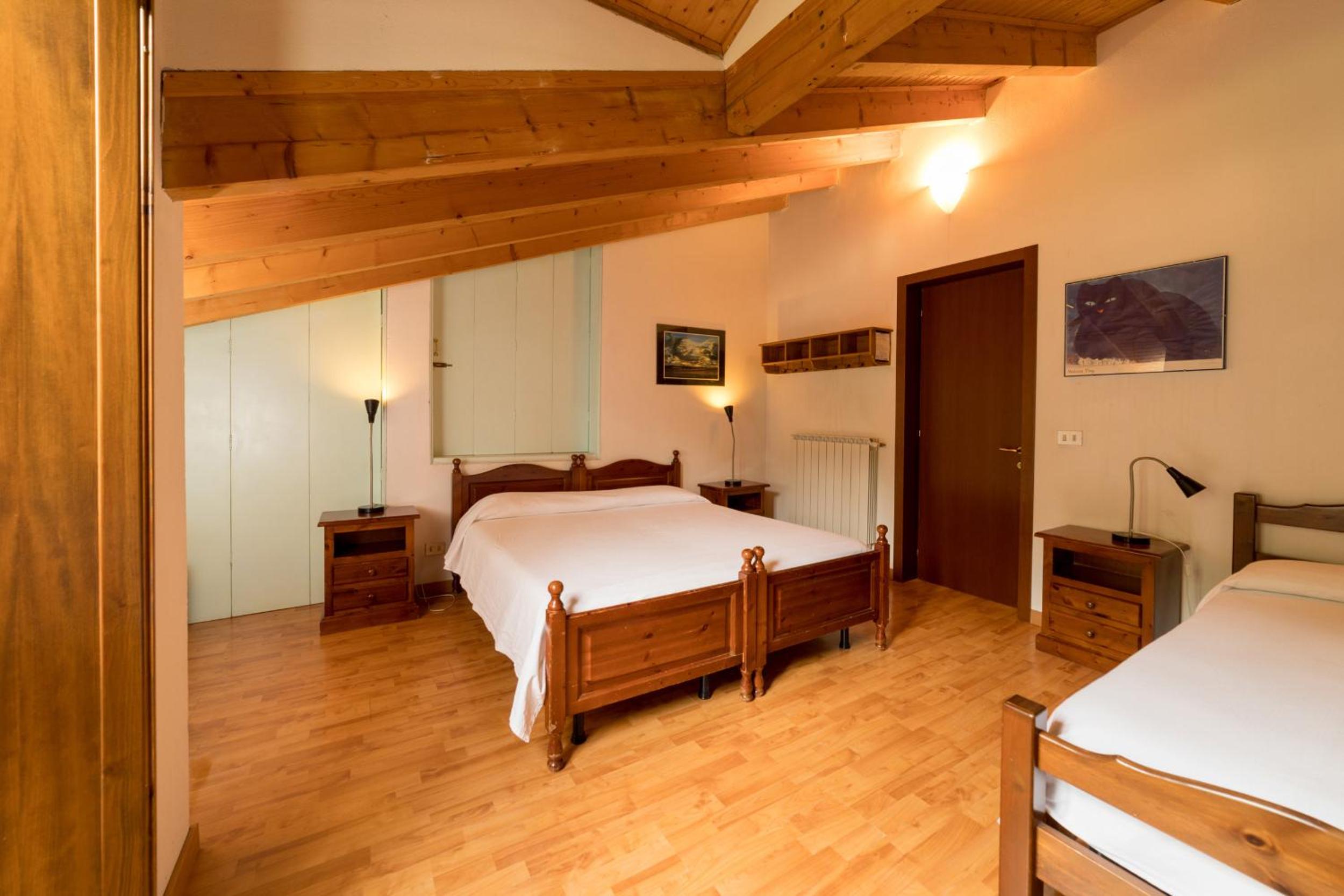 Deluxe Room (2 Adults + 1 Child)