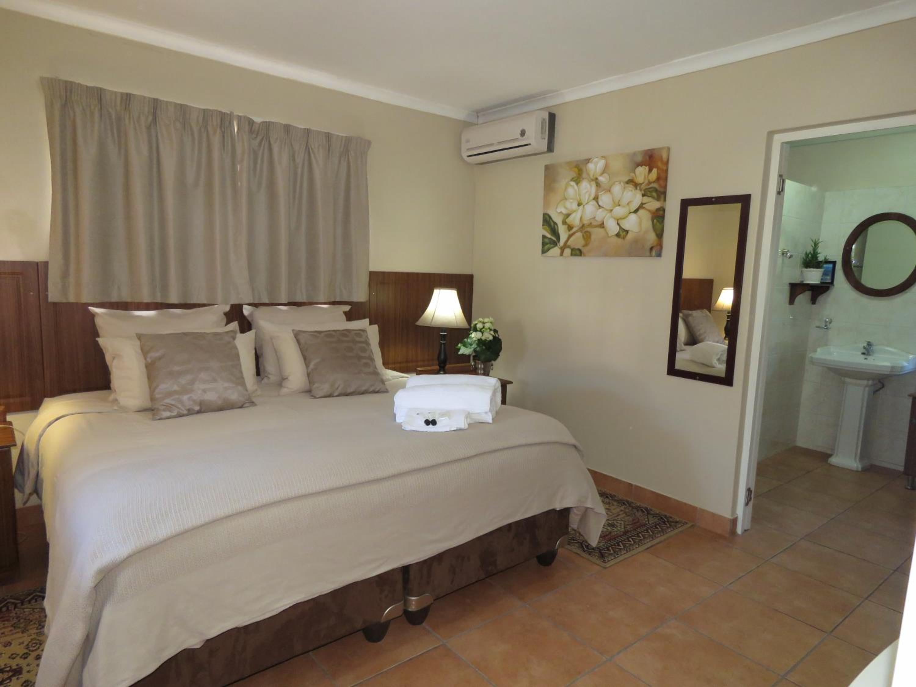 Deluxe Double Or Twin Room With Pool View photo 1
