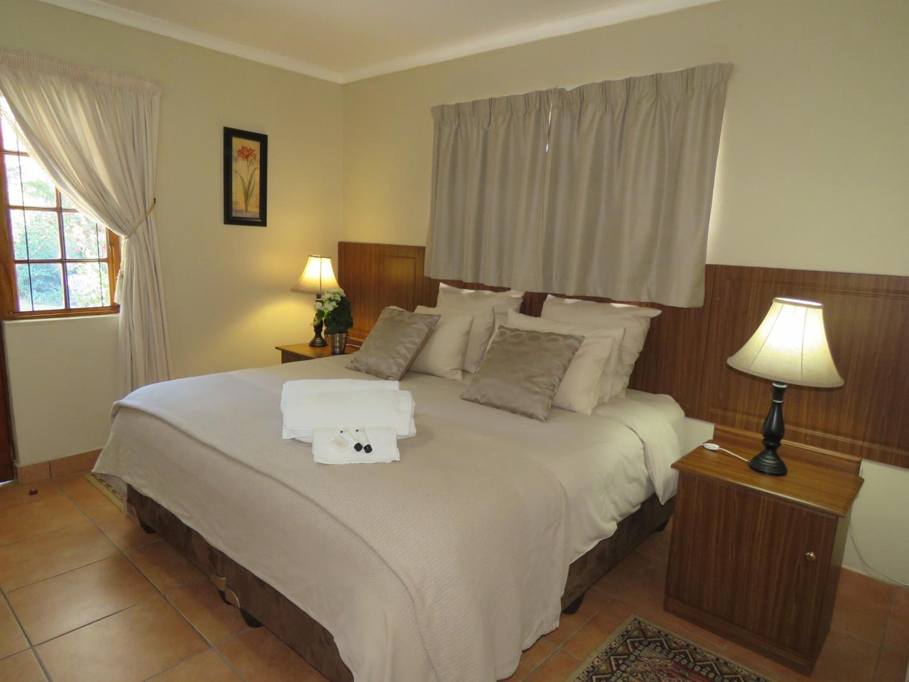 Deluxe Double Or Twin Room With Pool View photo 3