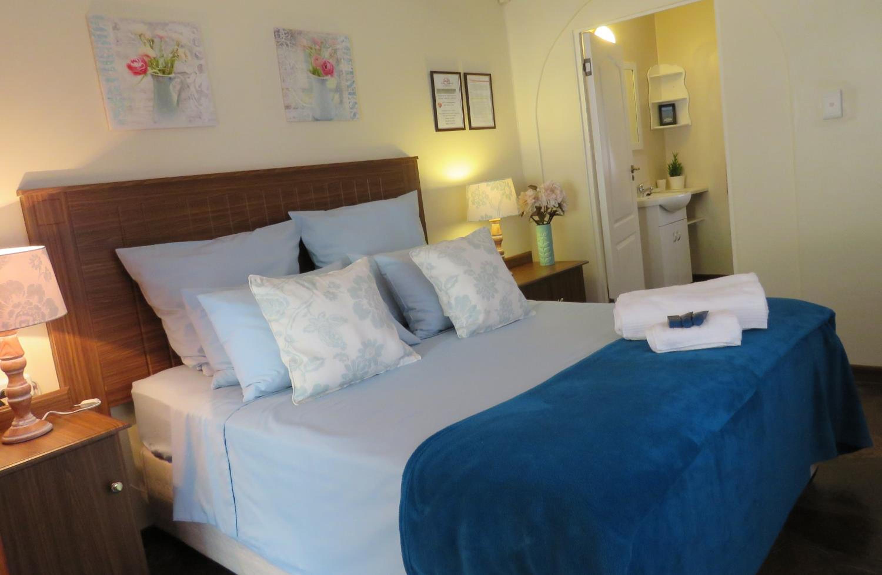 Standard Queen Room photo 3