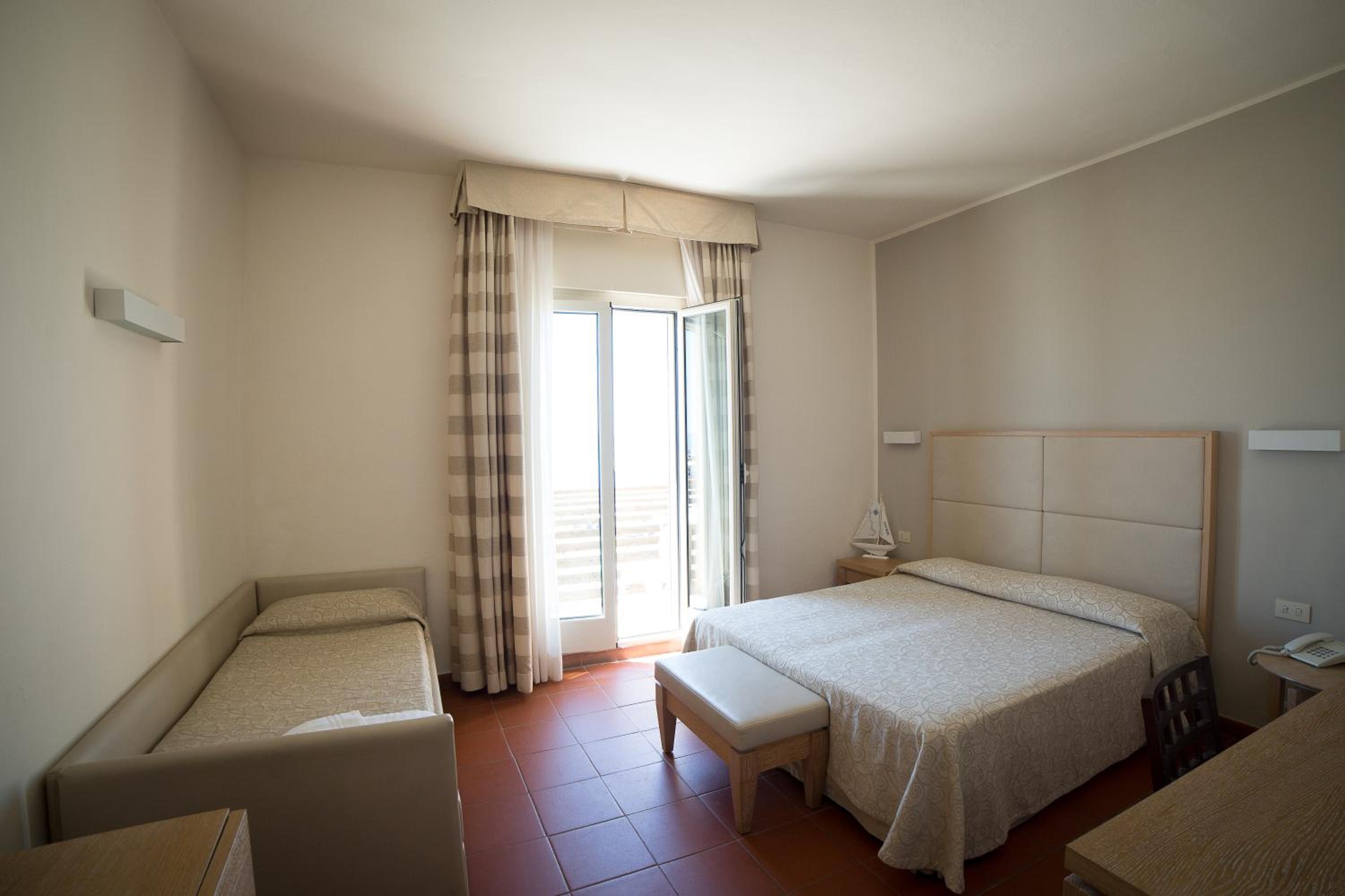 Triple Room with Balcony and Sea View photo 1