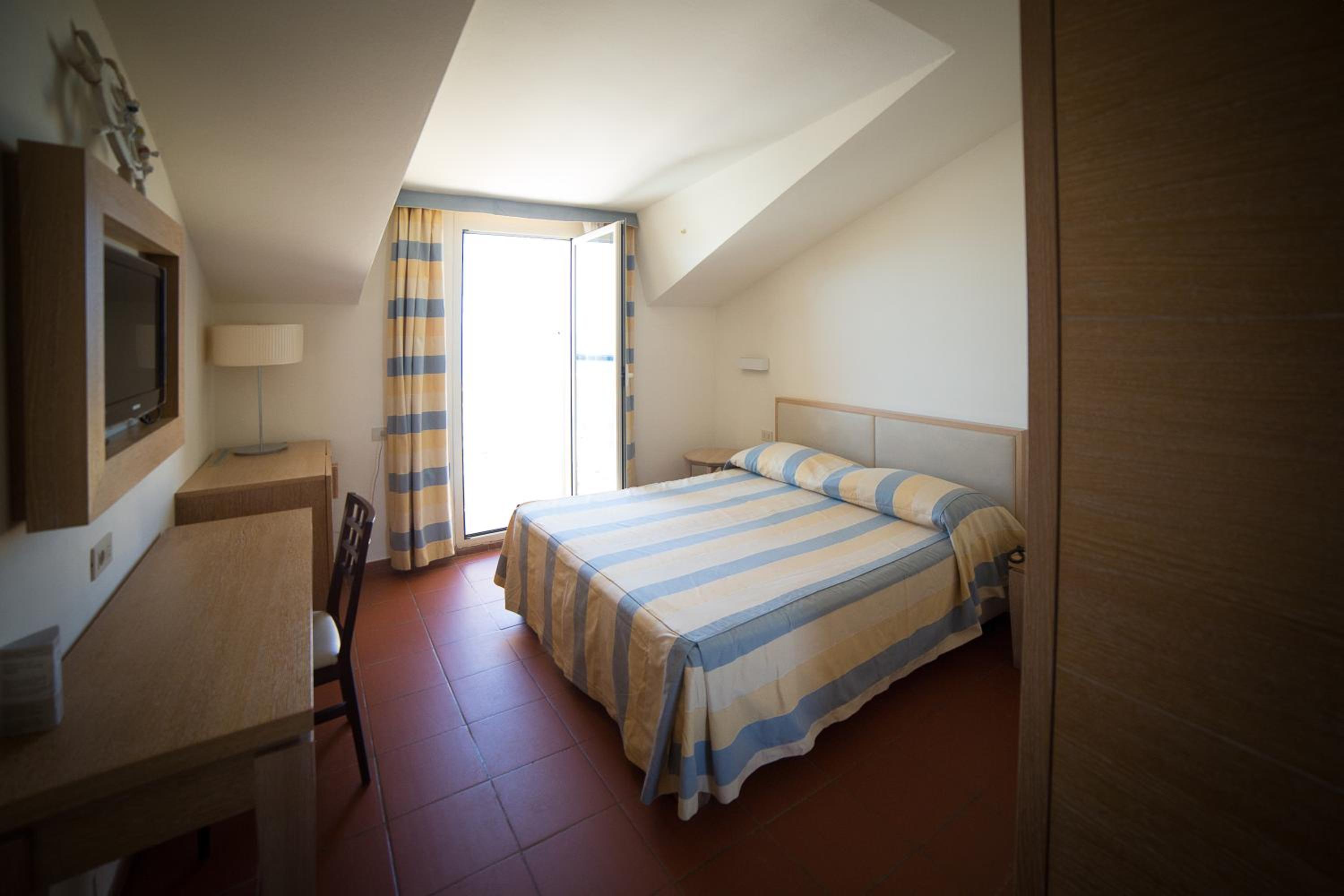 Family Room (2 Adults + 2 Children) with Balcony and Sea View photo 1