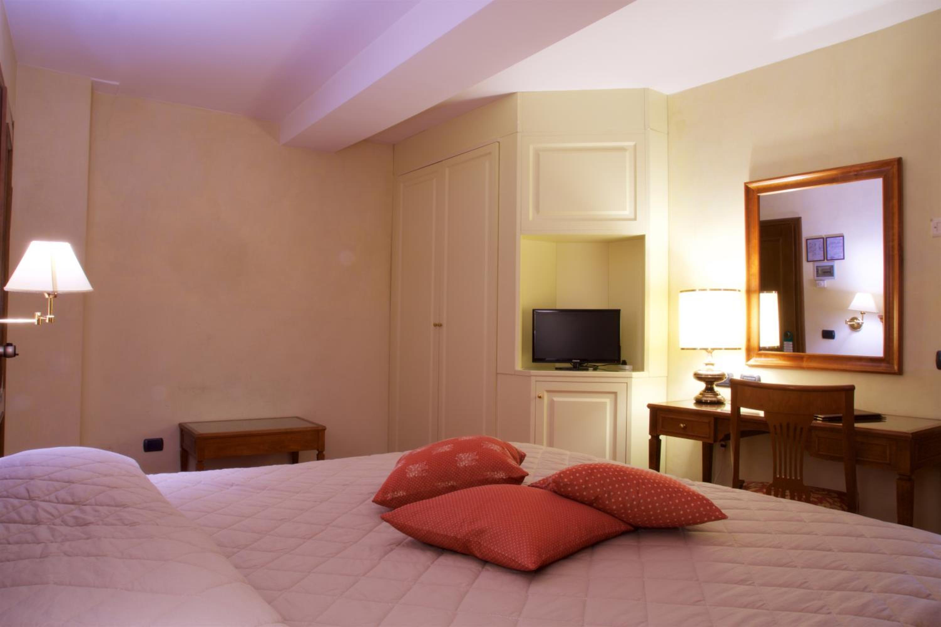 Superior Double or Twin Room - Photo 48