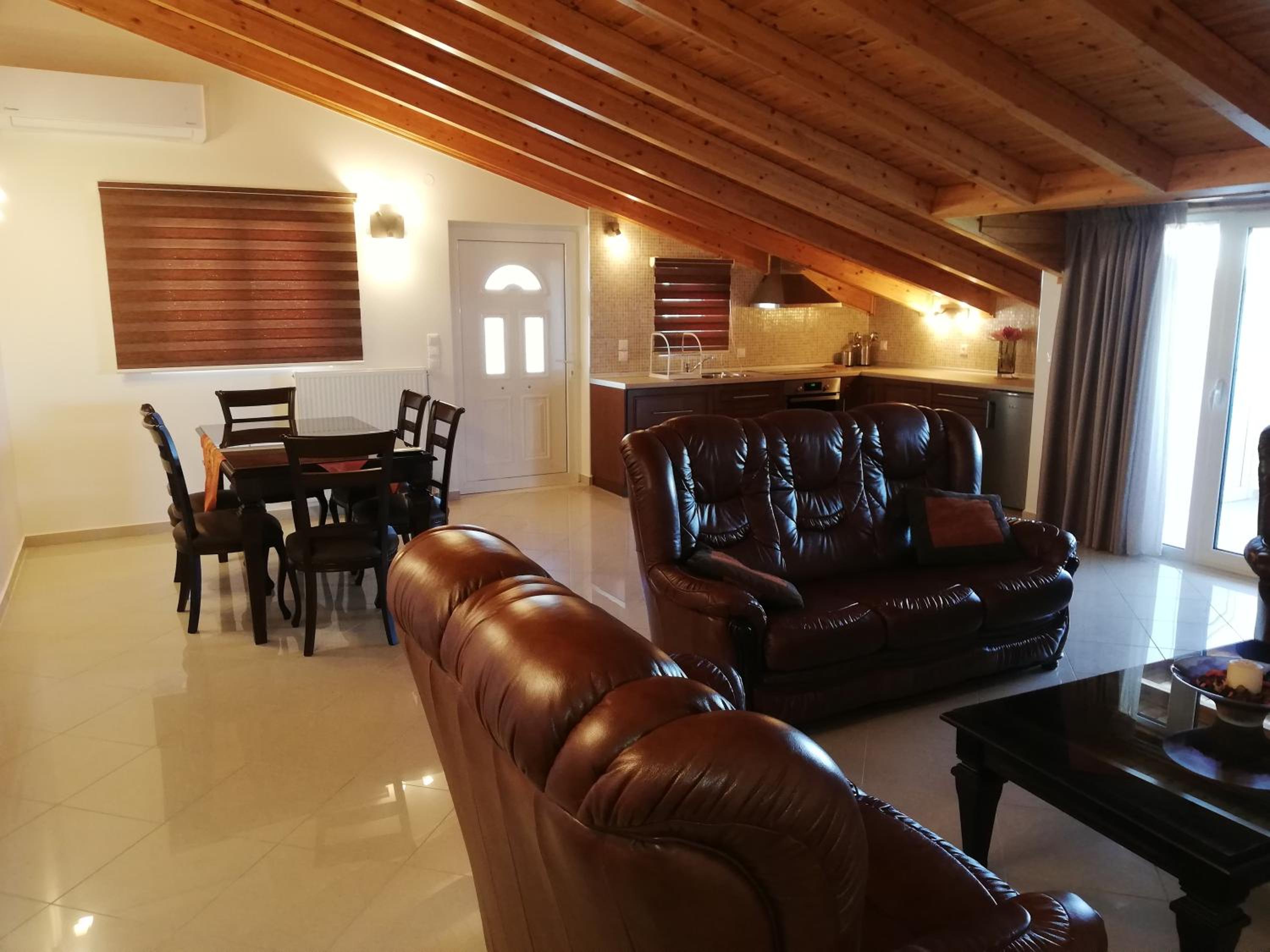 Apartment with Lake View - Photo 7