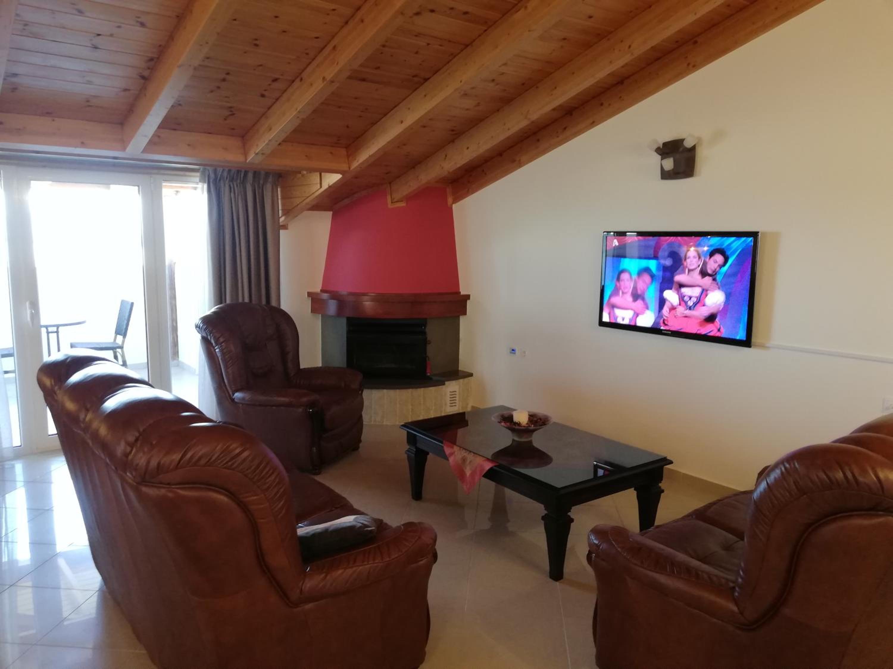 Apartment with Lake View - Photo 1