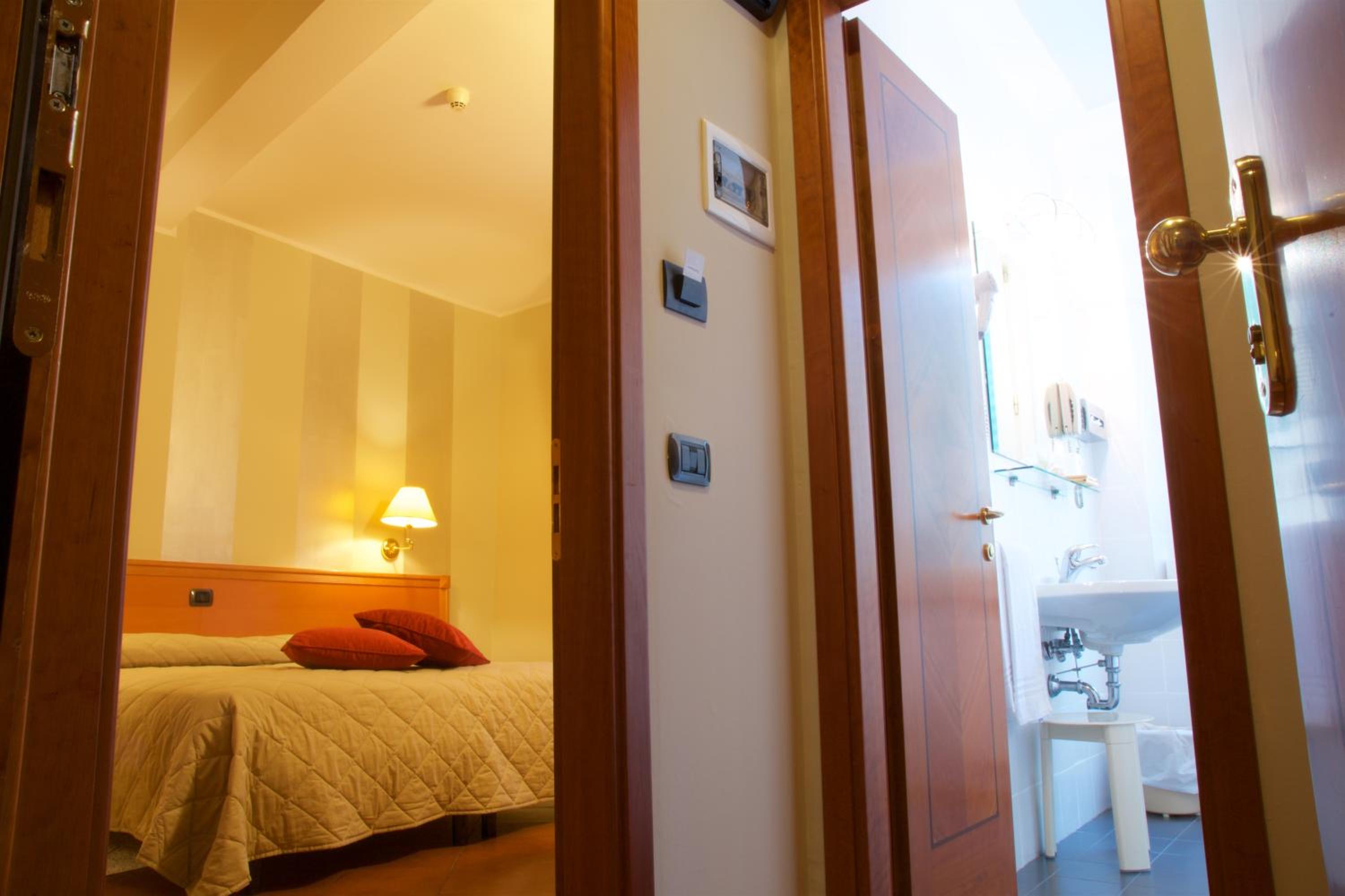 Superior Double or Twin Room - Photo 49