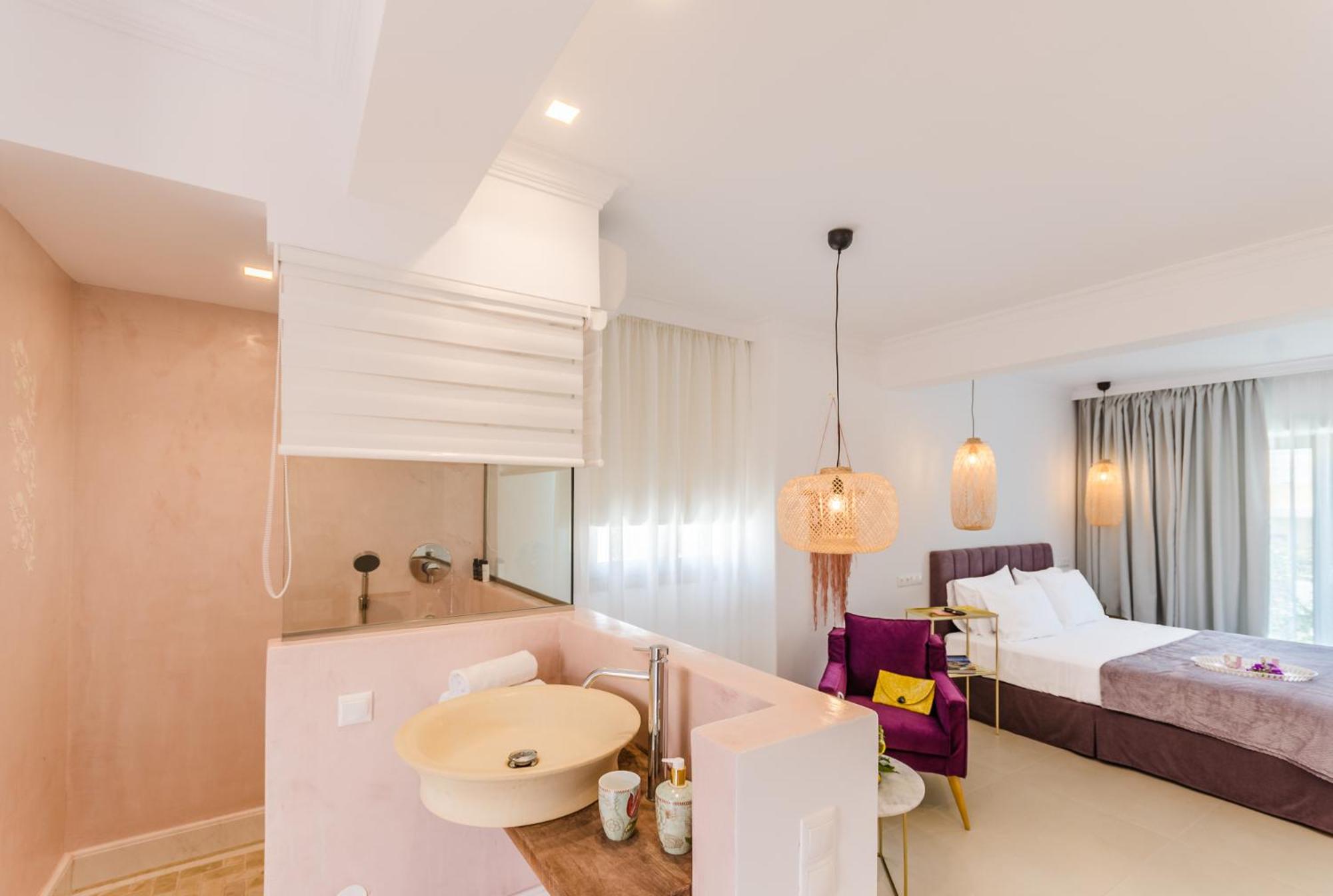 Deluxe Double Room - Photo 3
