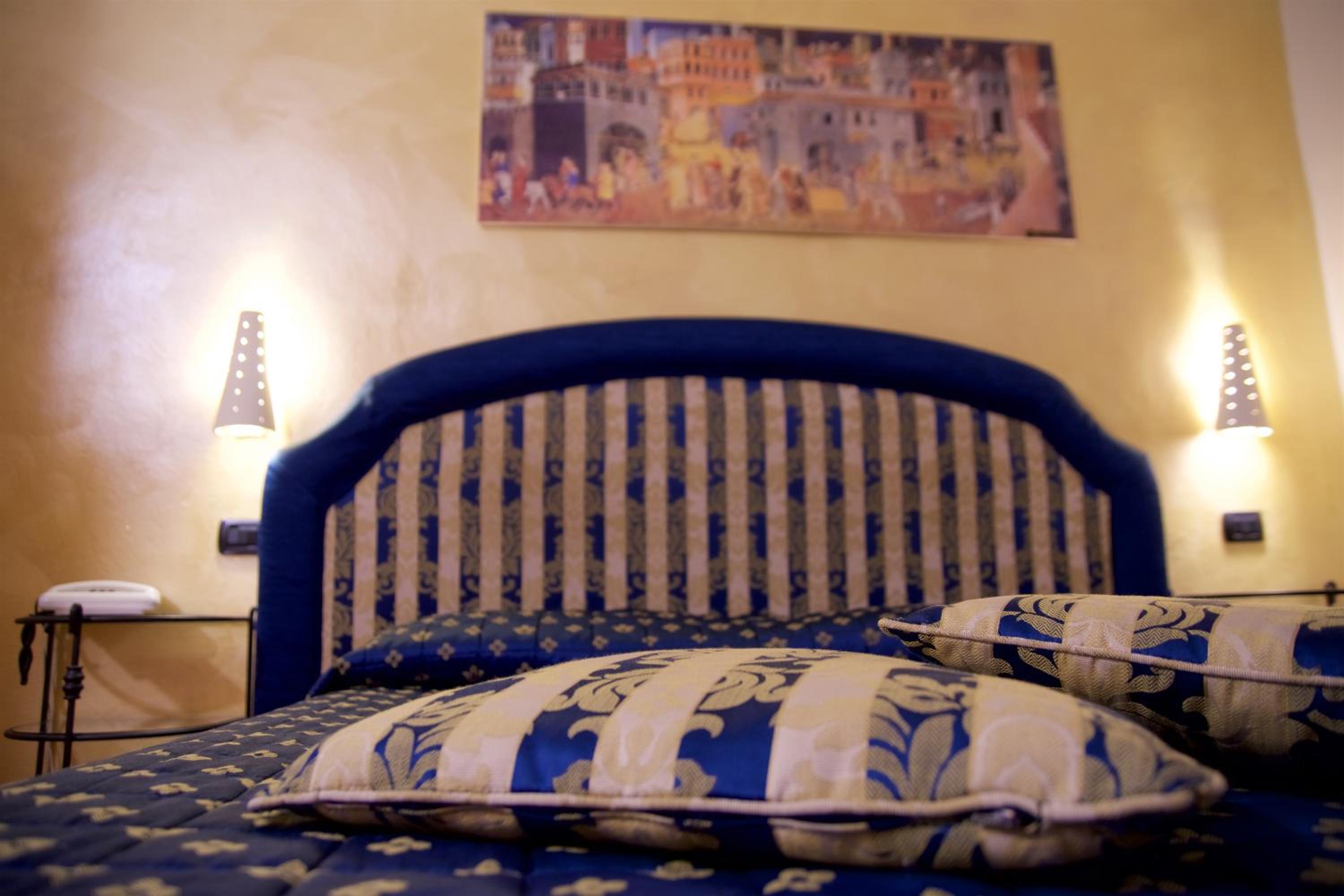 Classic Double or Twin Room - Photo 15