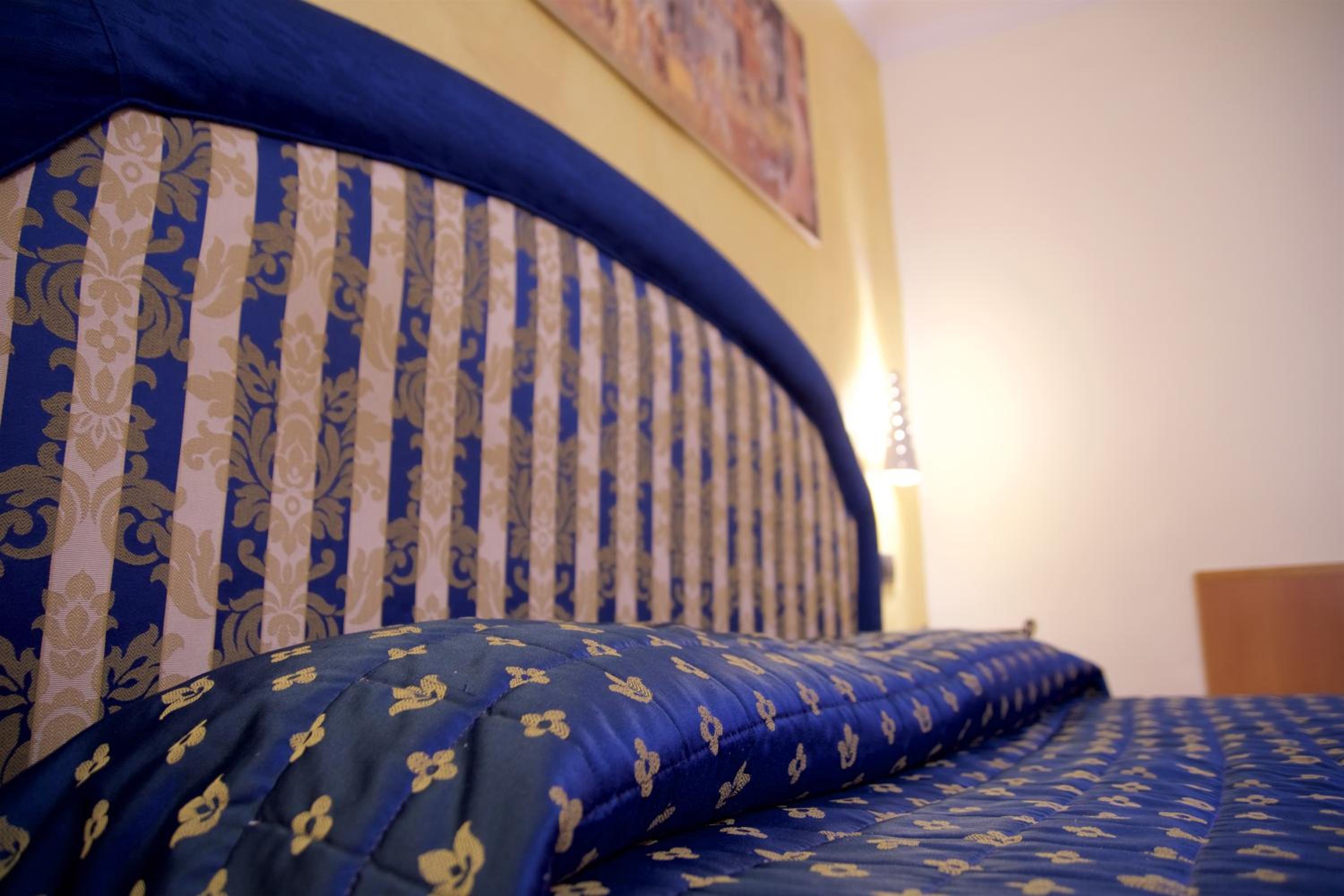 Classic Double or Twin Room - Photo 16