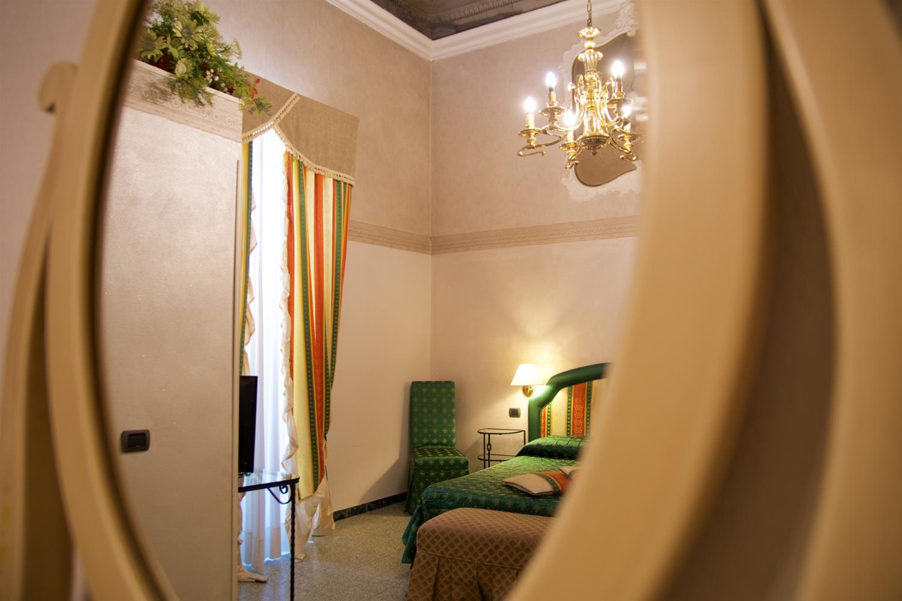 Quadruple Room - Photo 1