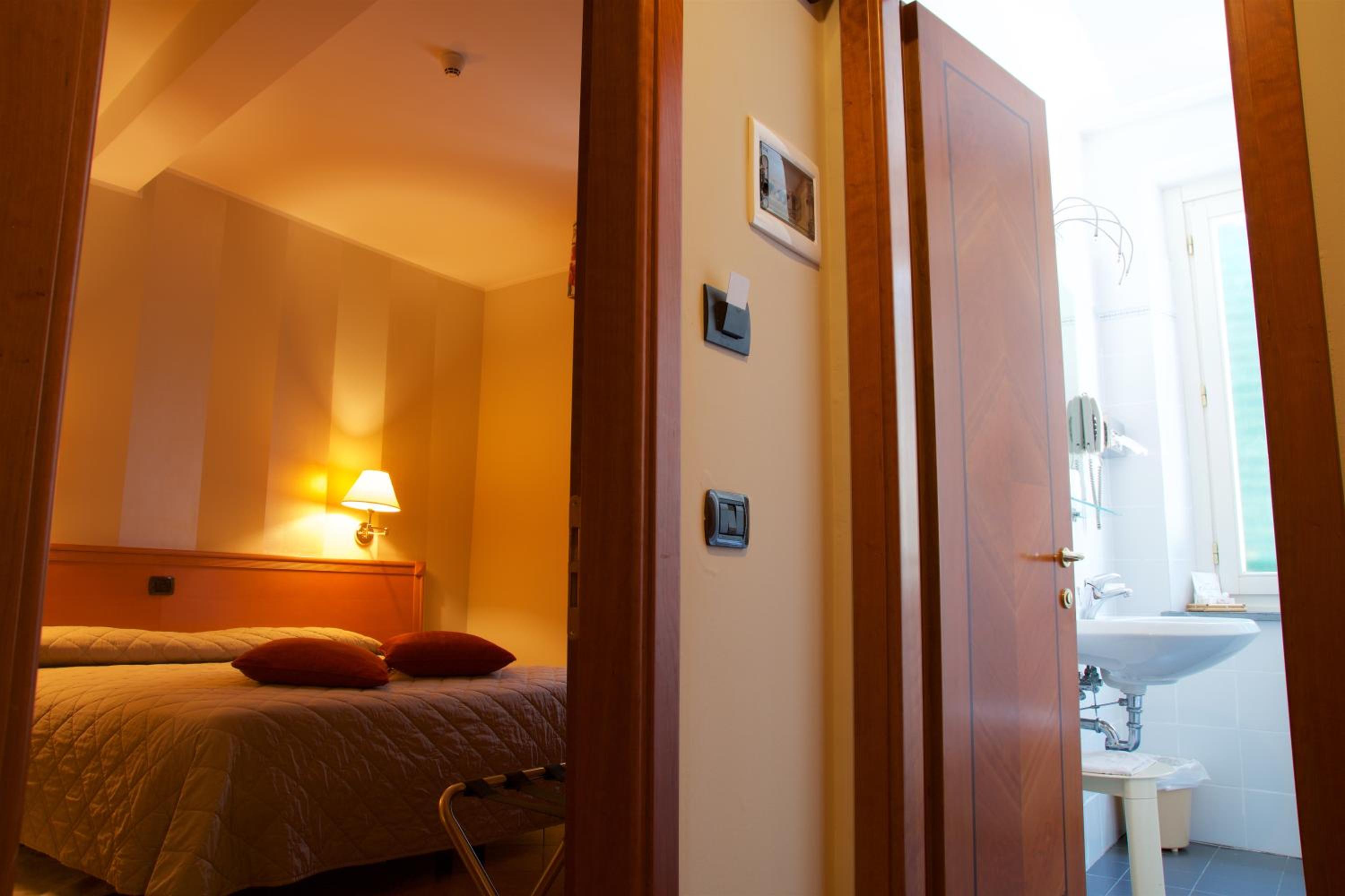 Superior Double or Twin Room - Photo 61