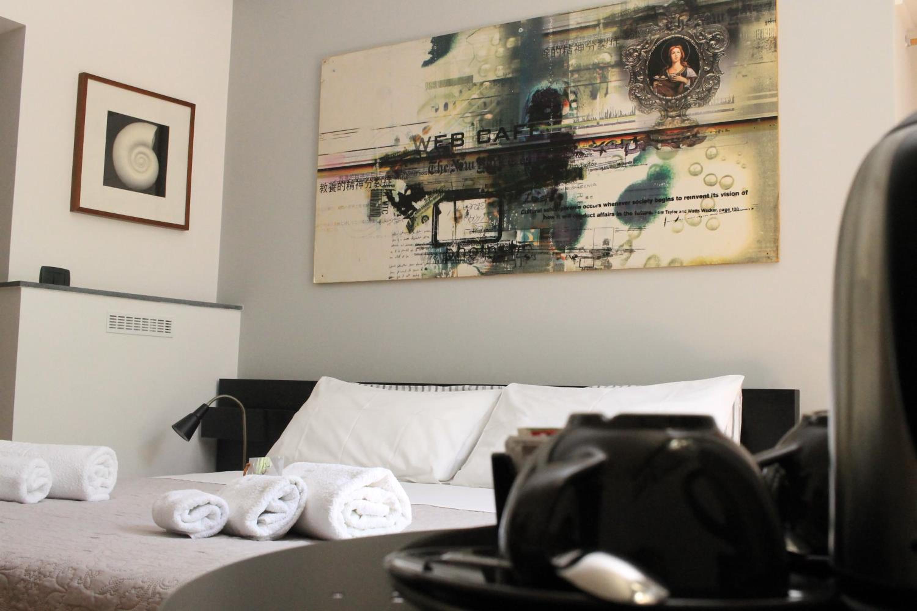 Double Room - Photo 10