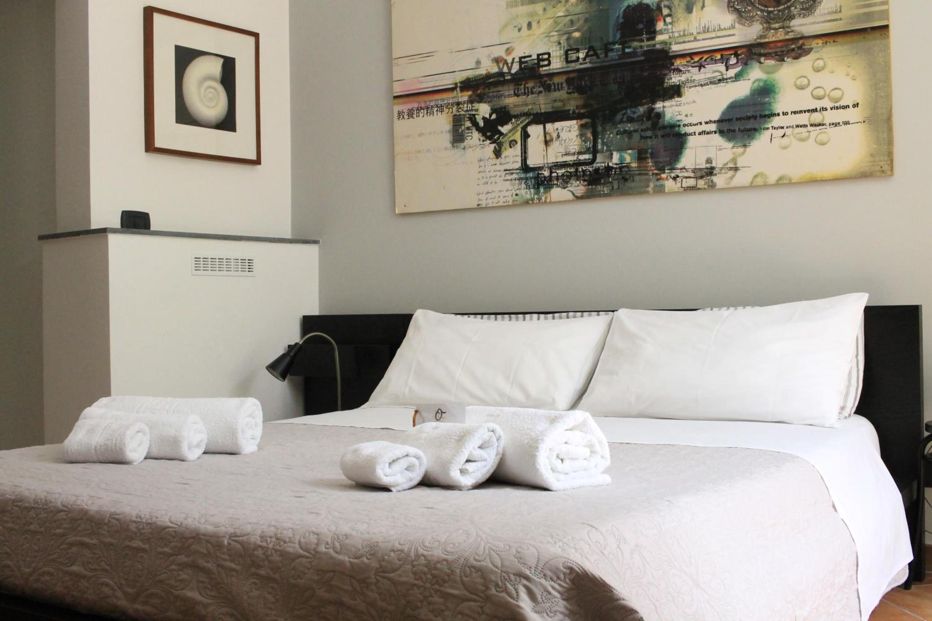 Double Room - Photo 6