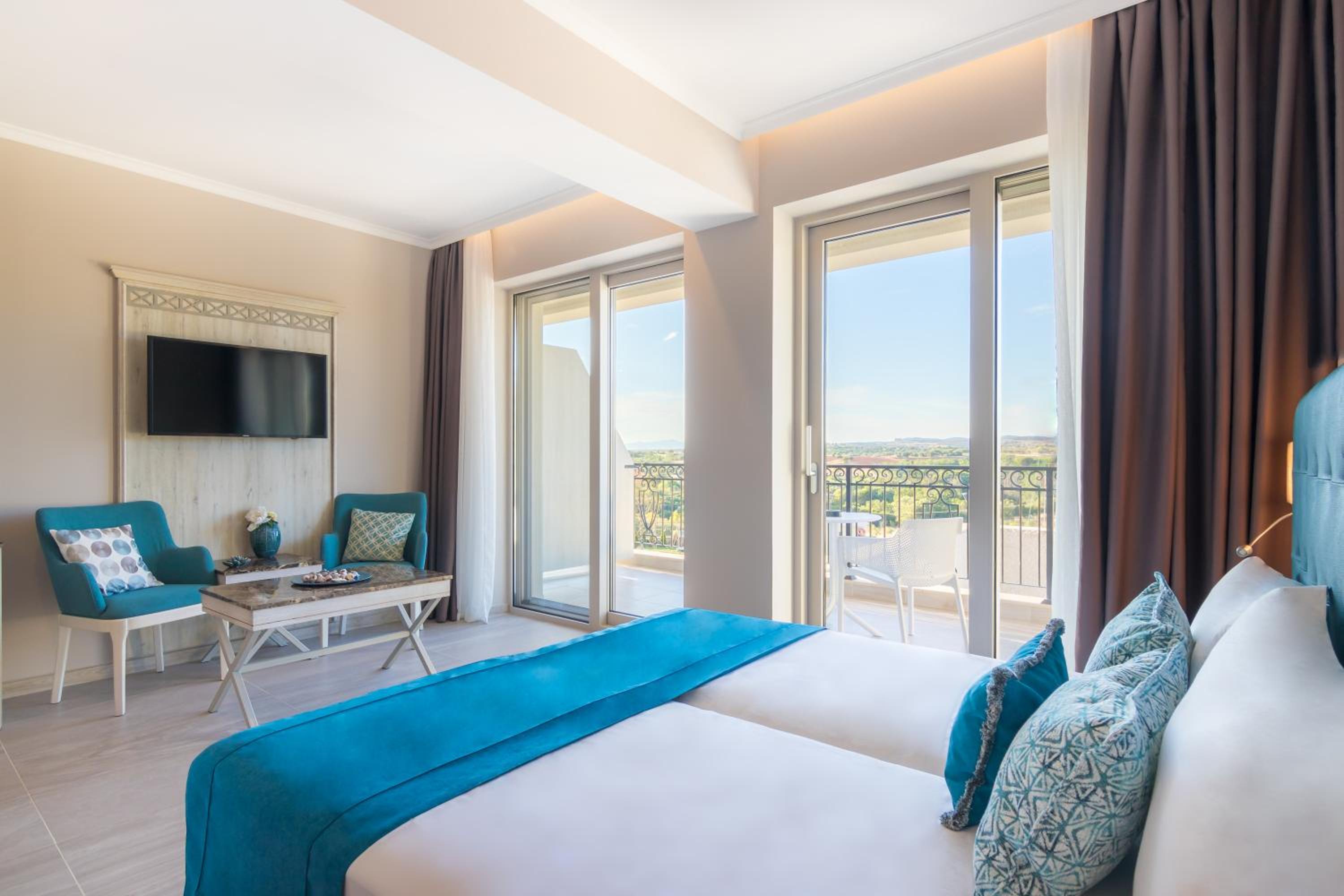 Junior Suite Inland View