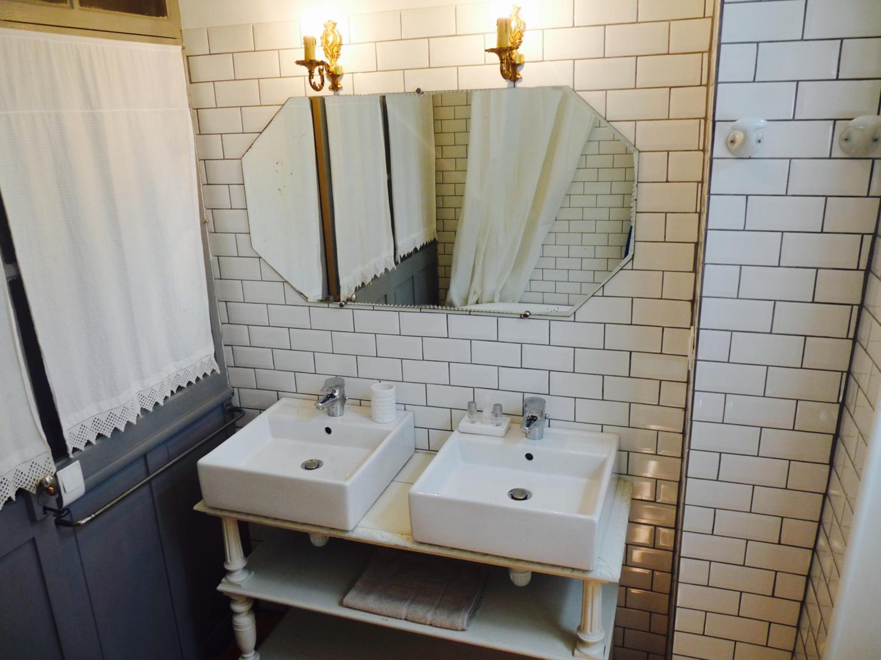 Two-Bedroom Suite - Photo 6
