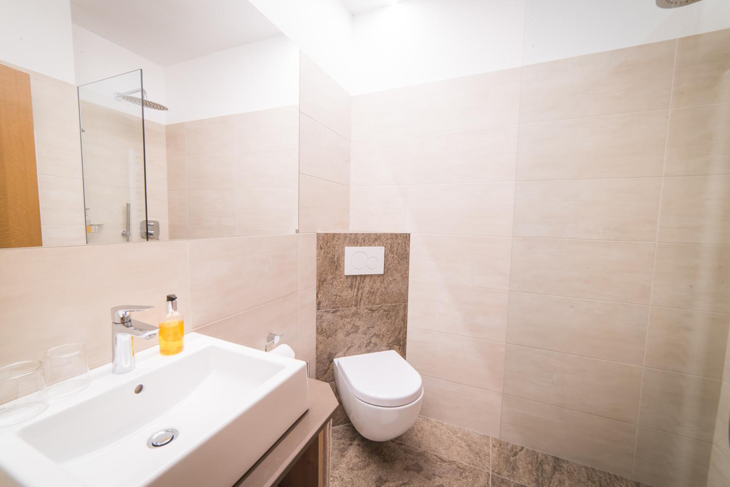Double Room with Balcony - Photo 5