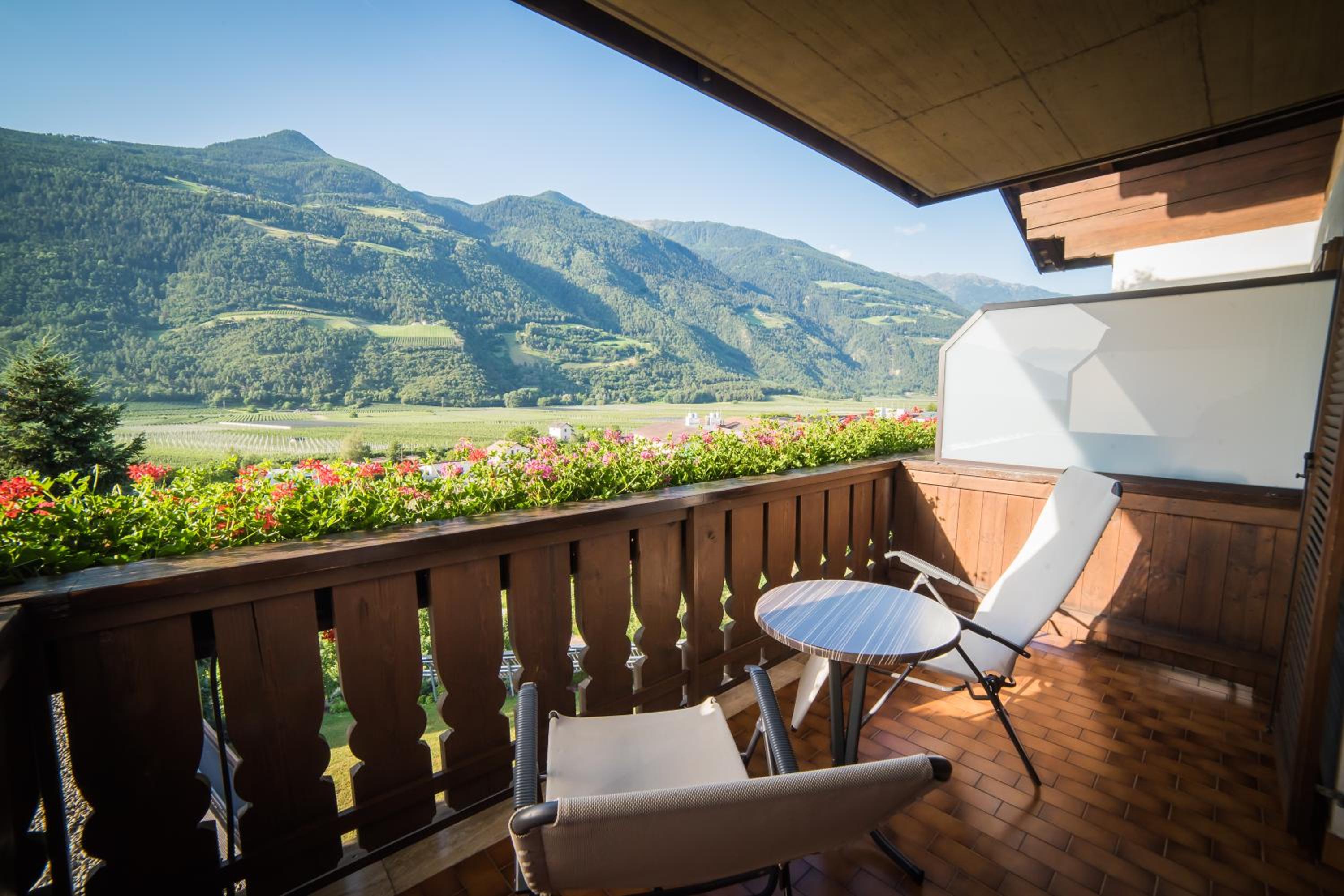 Double Room with Balcony - Photo 3