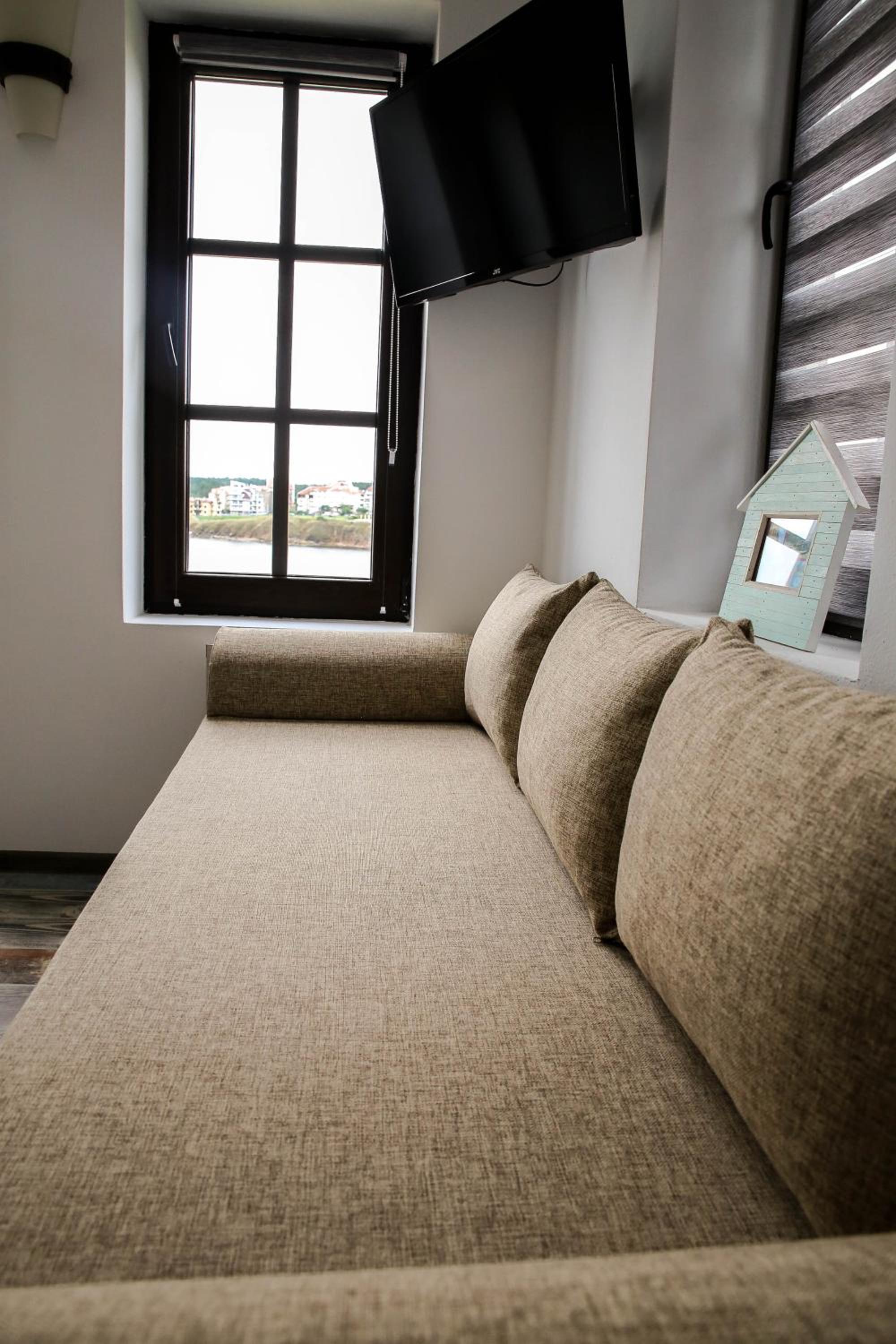 Deluxe Family Room photo 2