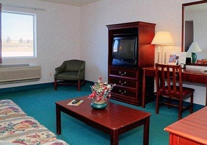 King Room - Non-Smoking - Photo 6