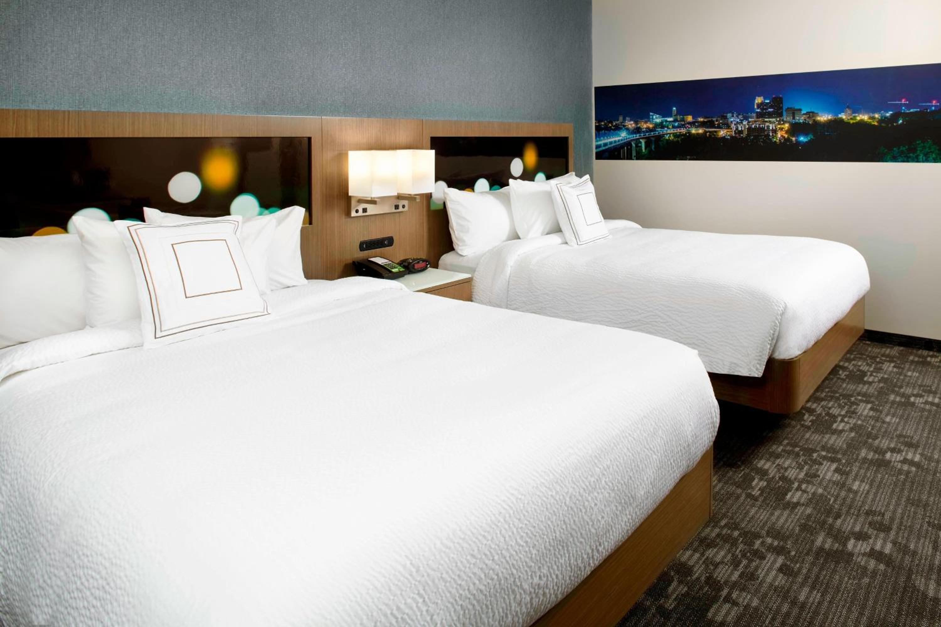 Queen Room with Two Queen Beds and Bathtub - Mobility Access