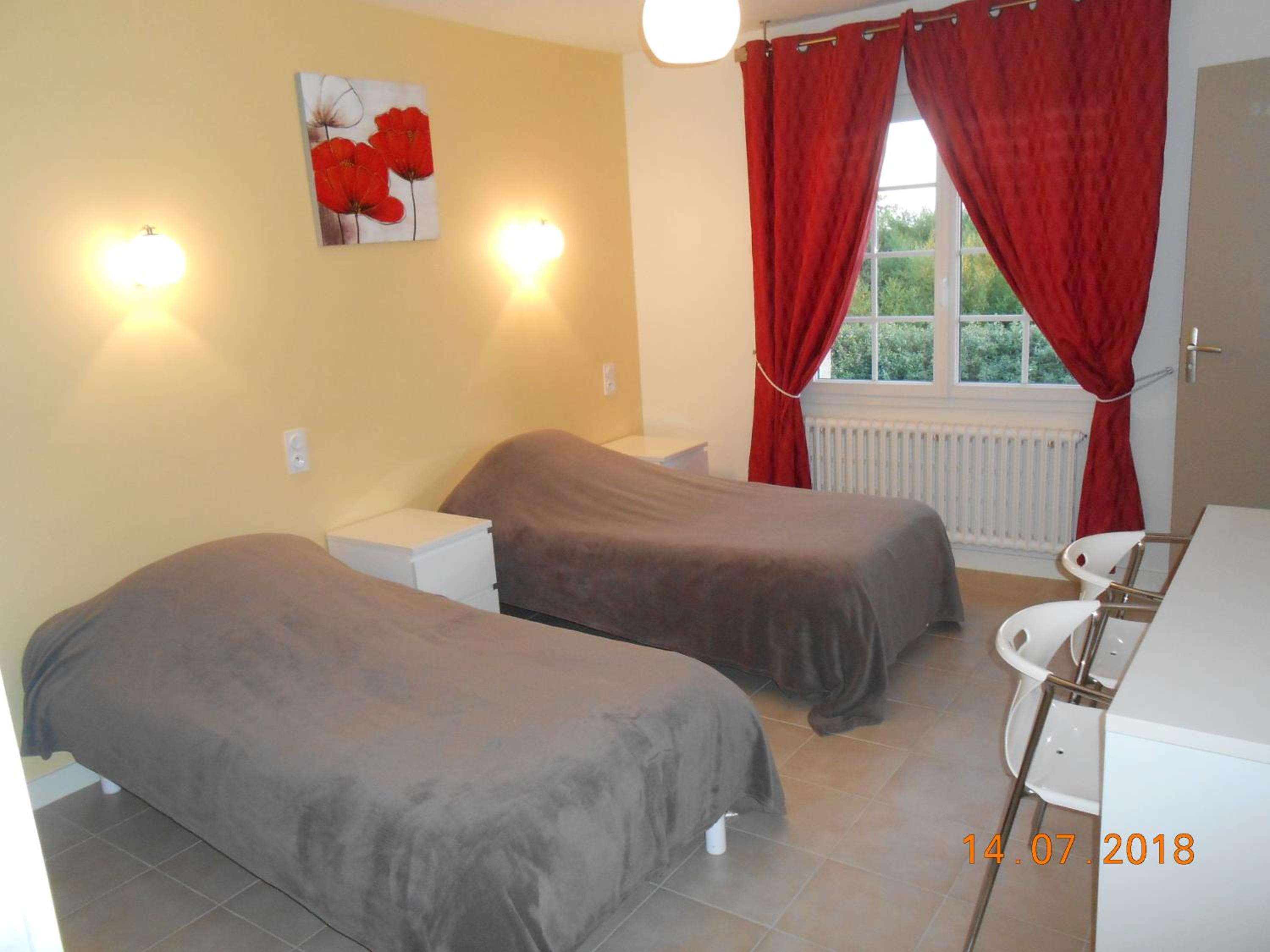 Family Room - Photo 2