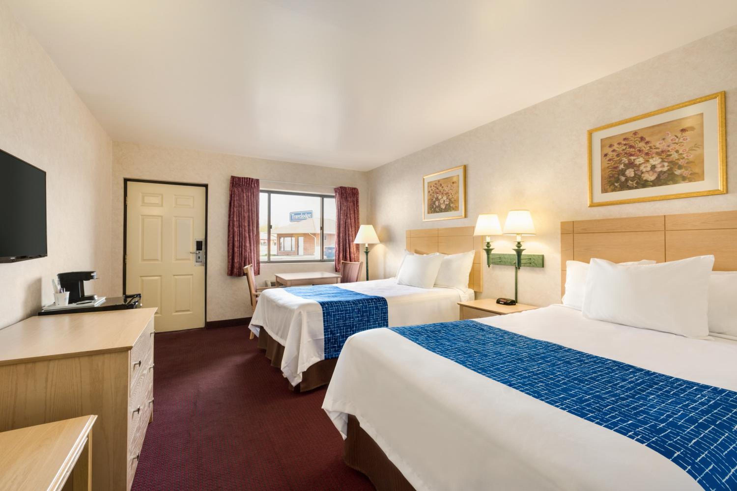 Two Double Beds - Non-Smoking - Photo 1