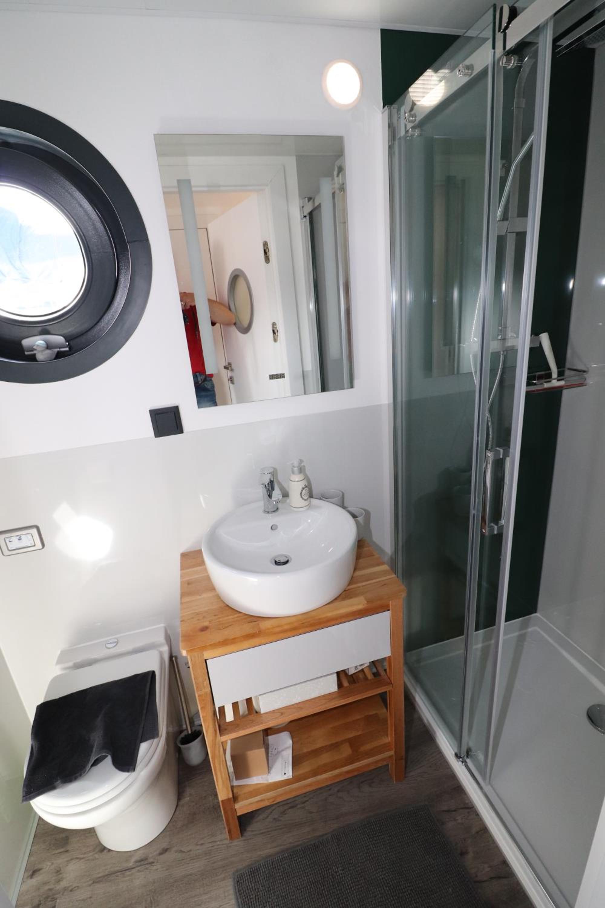Mobile Home - Photo 6