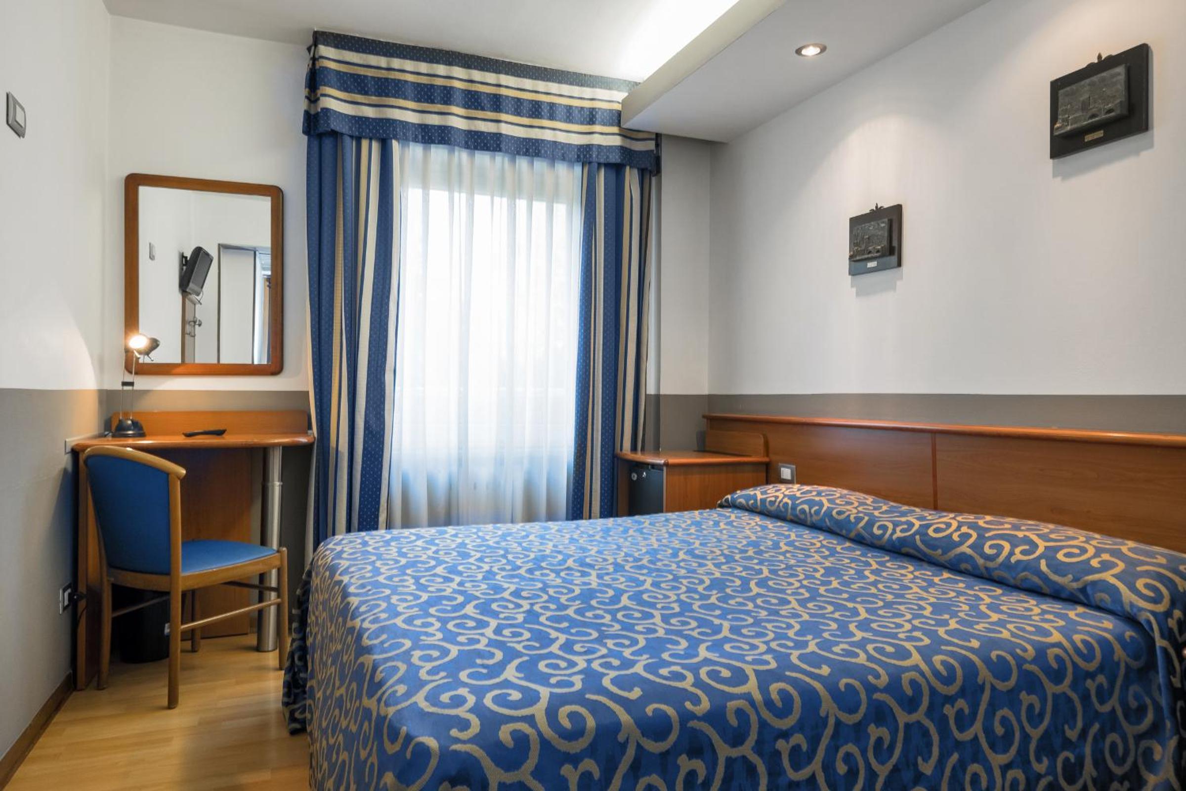 Small Double Room with French Bed photo 1