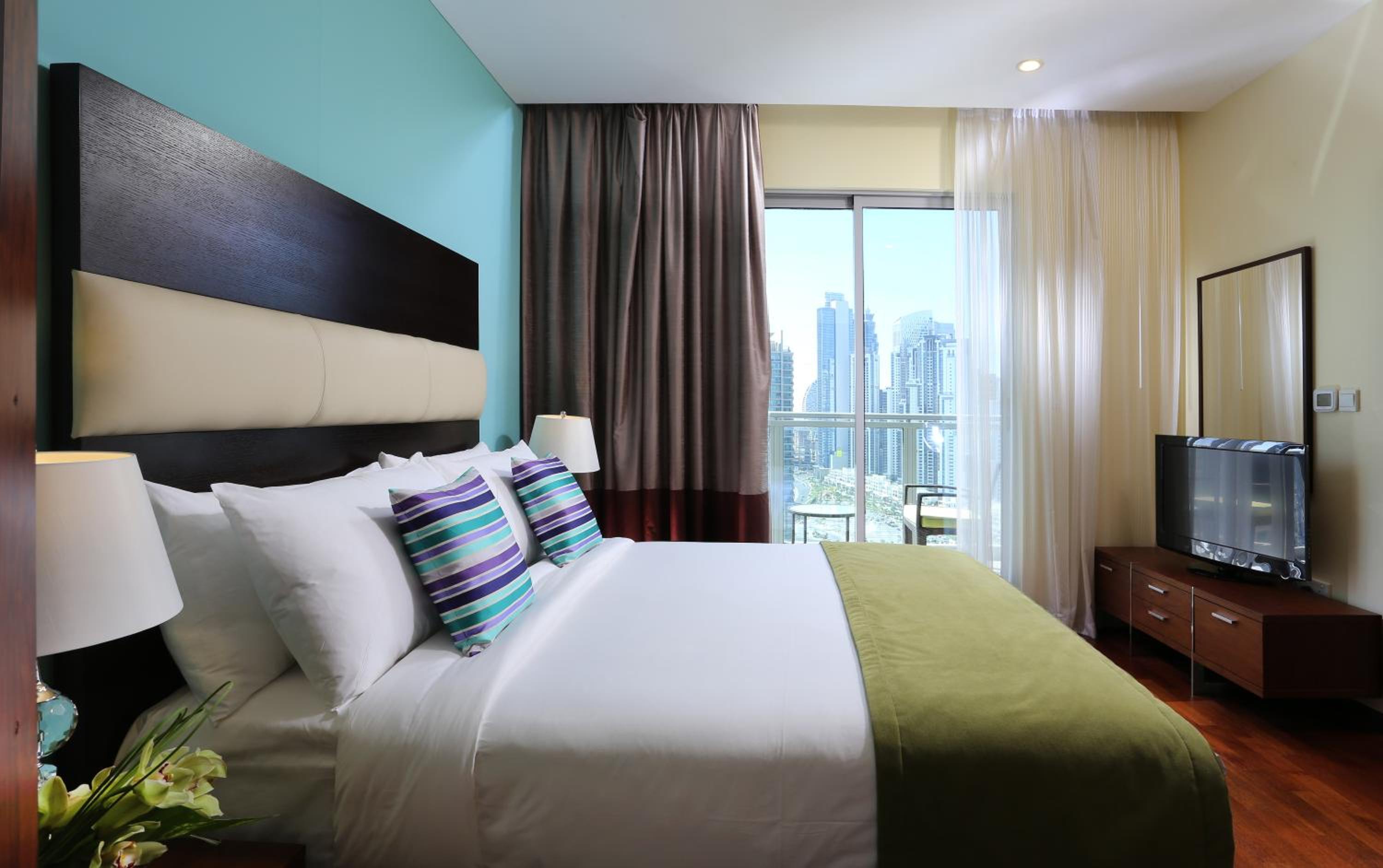 30 hrs. Staycation Offer 10 AM Check in 4 PM Checkout, 25% Off F&B and Laundry, Mall and Beach Transfers - Photo 1