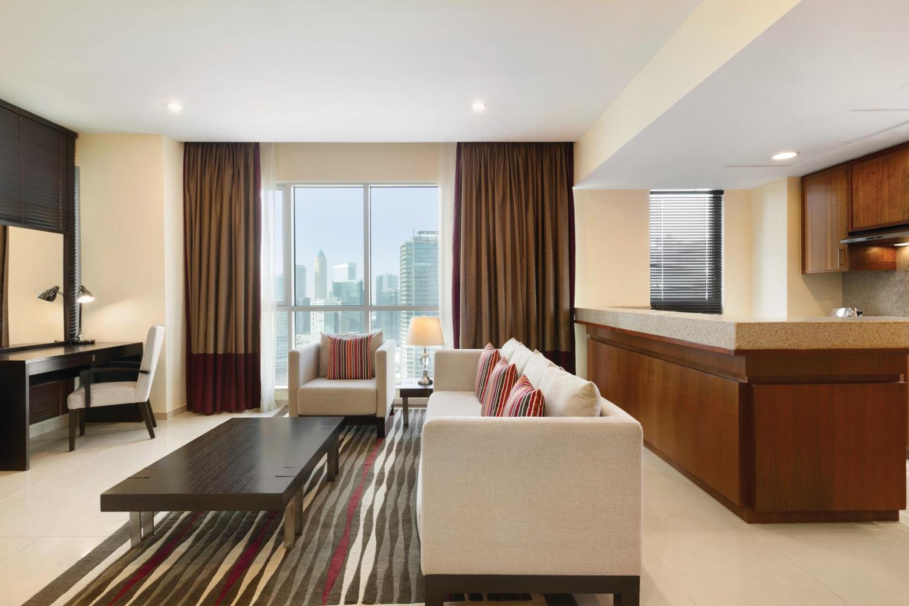 30 hrs. Staycation Offer 10 AM Check in 4 PM Checkout, 25% Off F&B and Laundry, Mall and Beach Transfers - Photo 2