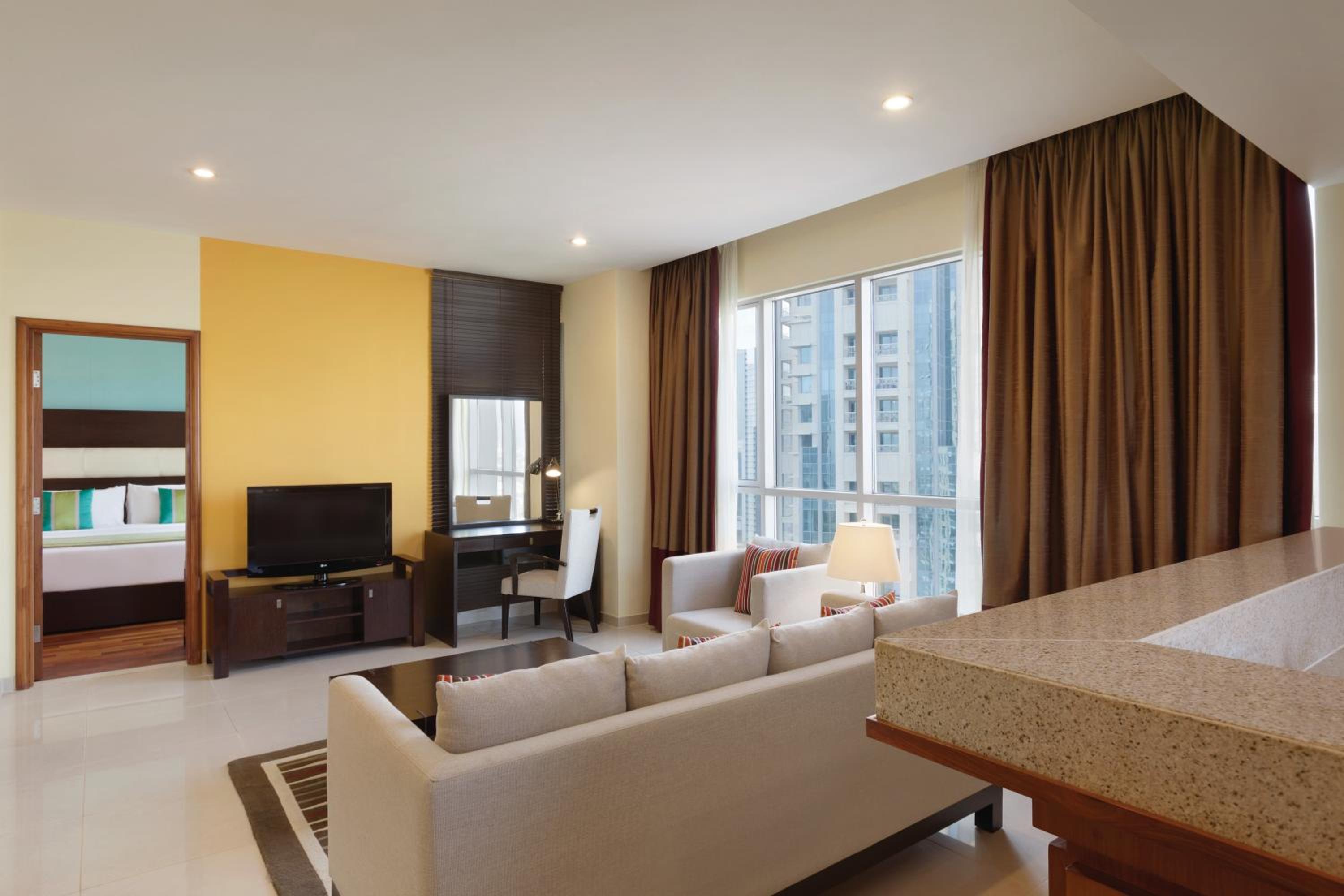 30 hrs. Staycation Offer 10 AM Check in 4 PM Checkout, 25% Off F&B and Laundry, Mall and Beach Transfers - Photo 3