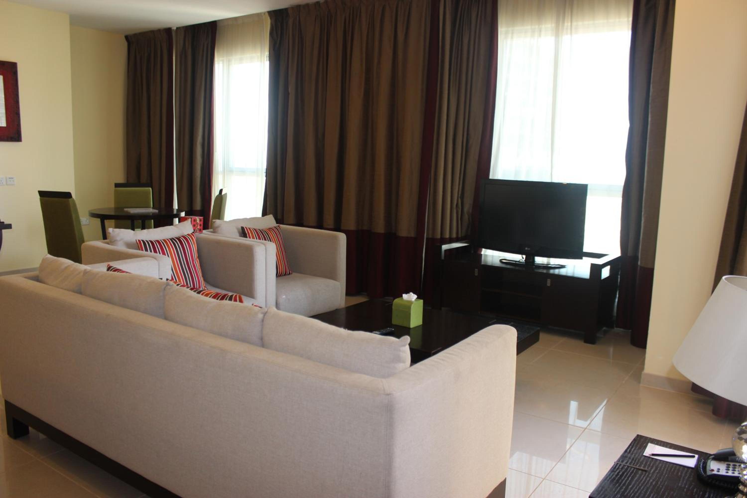 1 Bedroom, Balcony King, Fountain View, Smoking - Photo 6