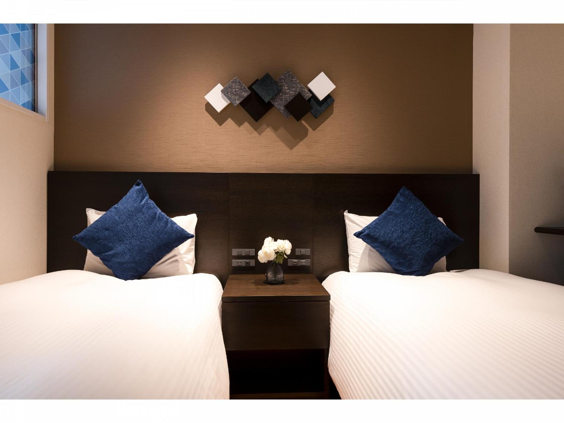 Small Twin Room - Non-Smoking