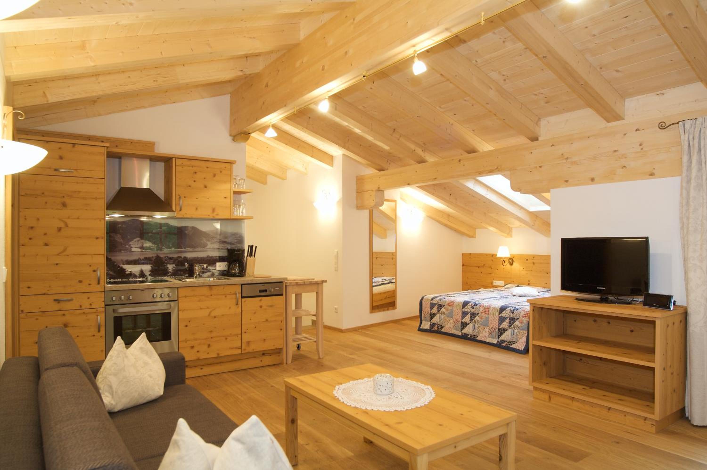 Two-Bedroom Apartment with Rooftop Terrace and Mountain View photo 2